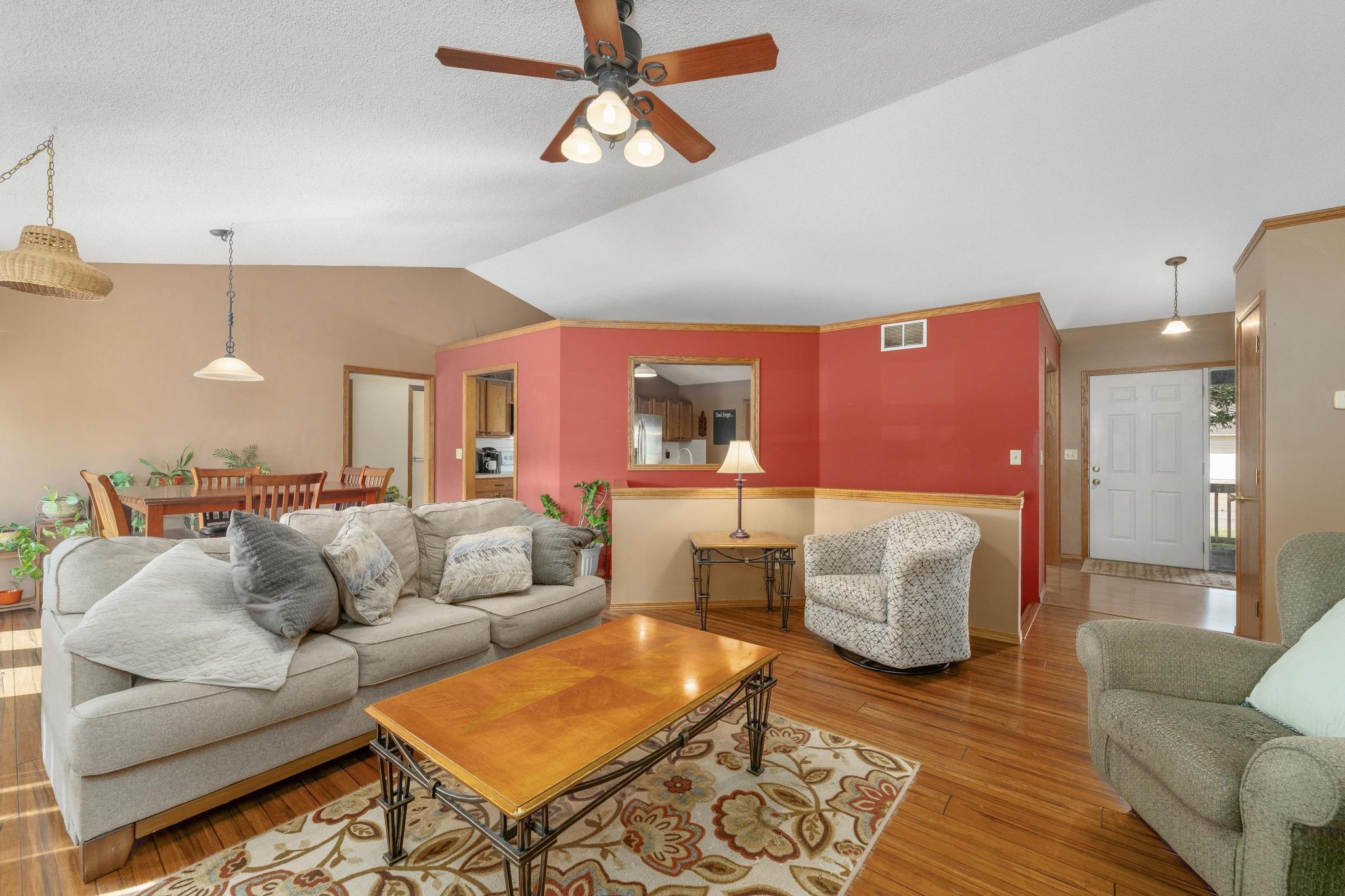 1325 N Stewart St Property Photo 3