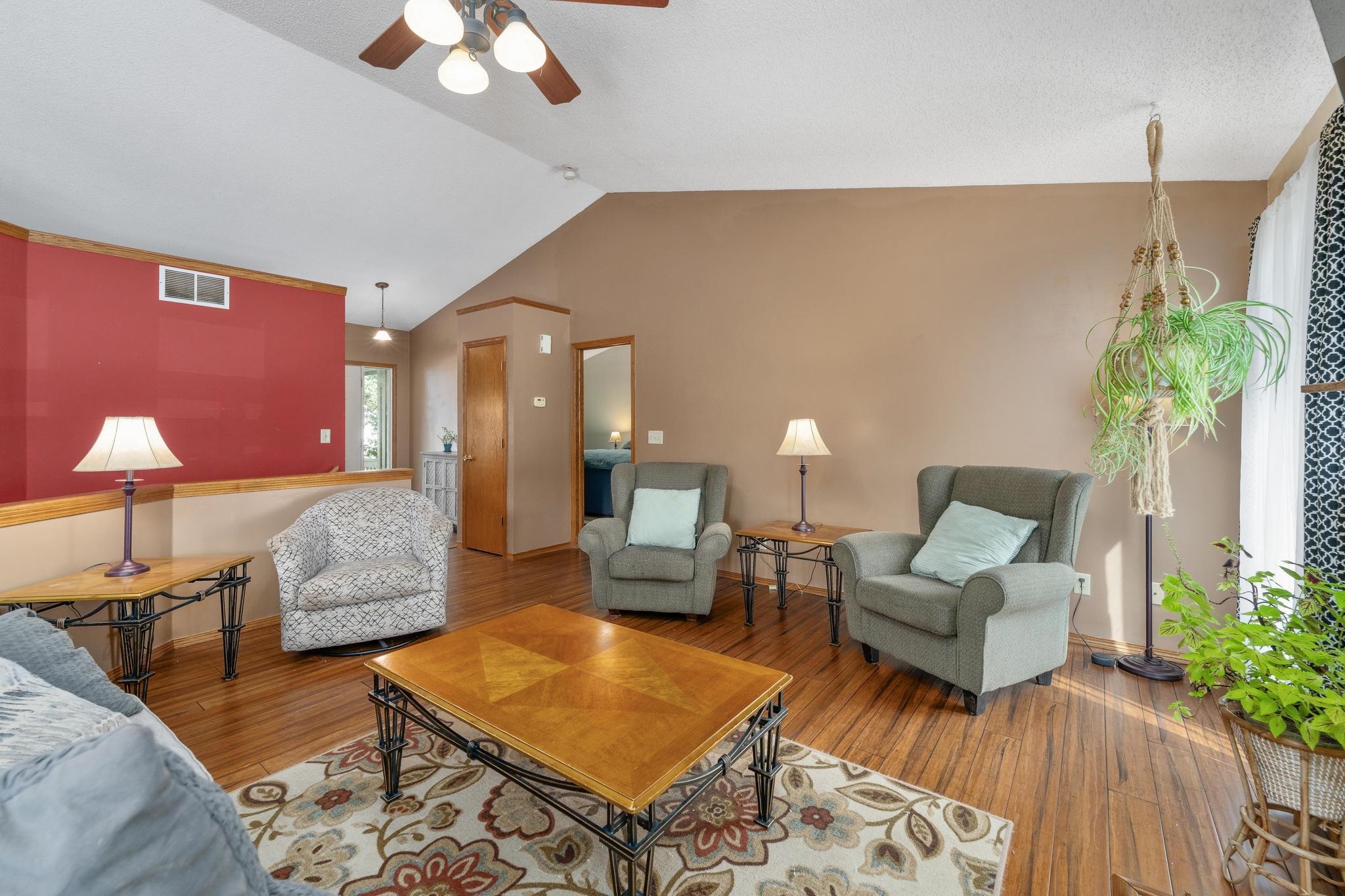 1325 N Stewart St Property Photo 4