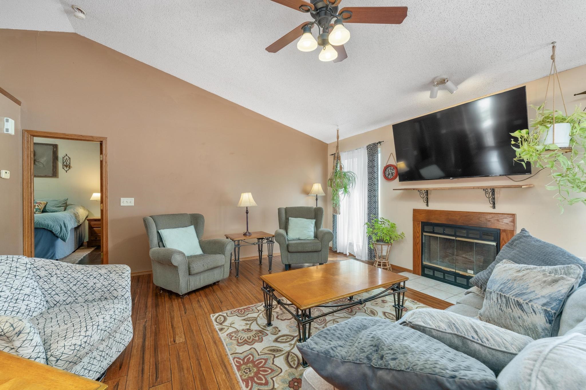 1325 N Stewart St Property Photo 5