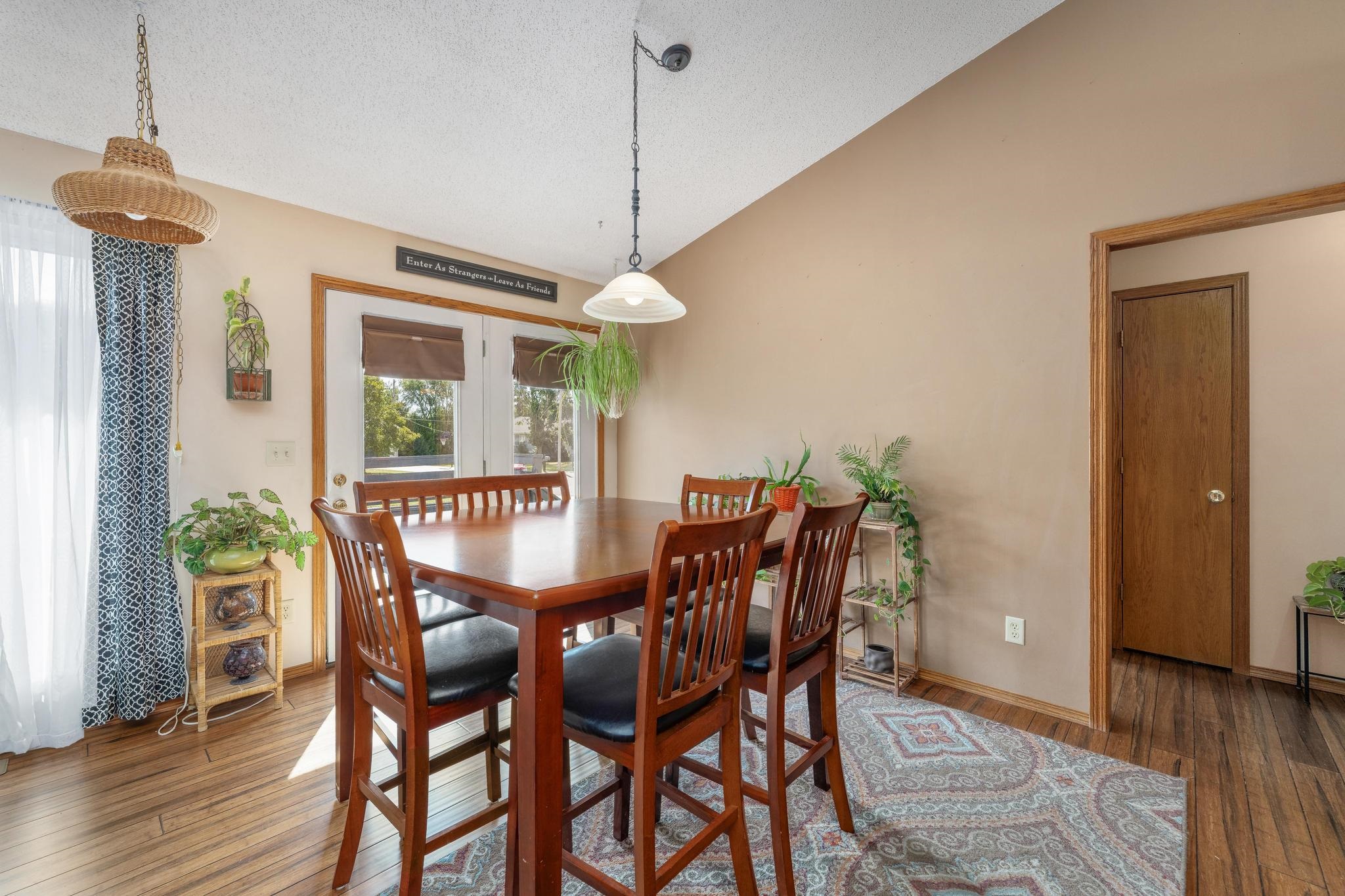 1325 N Stewart St Property Photo 6