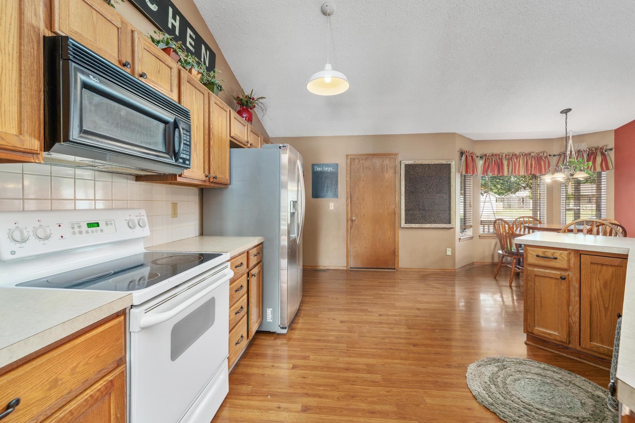 1325 N Stewart St Property Photo 7