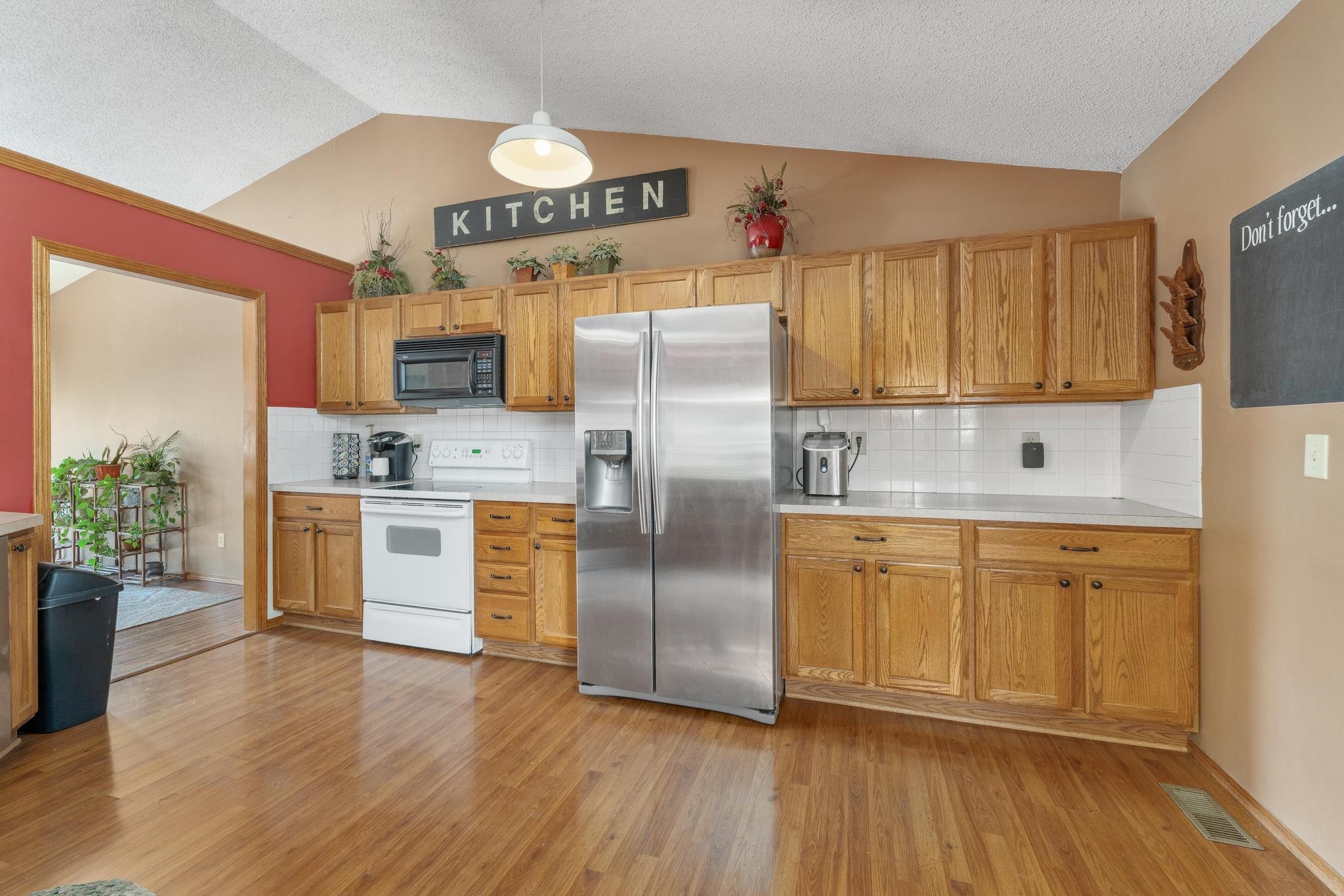1325 N Stewart St Property Photo 8