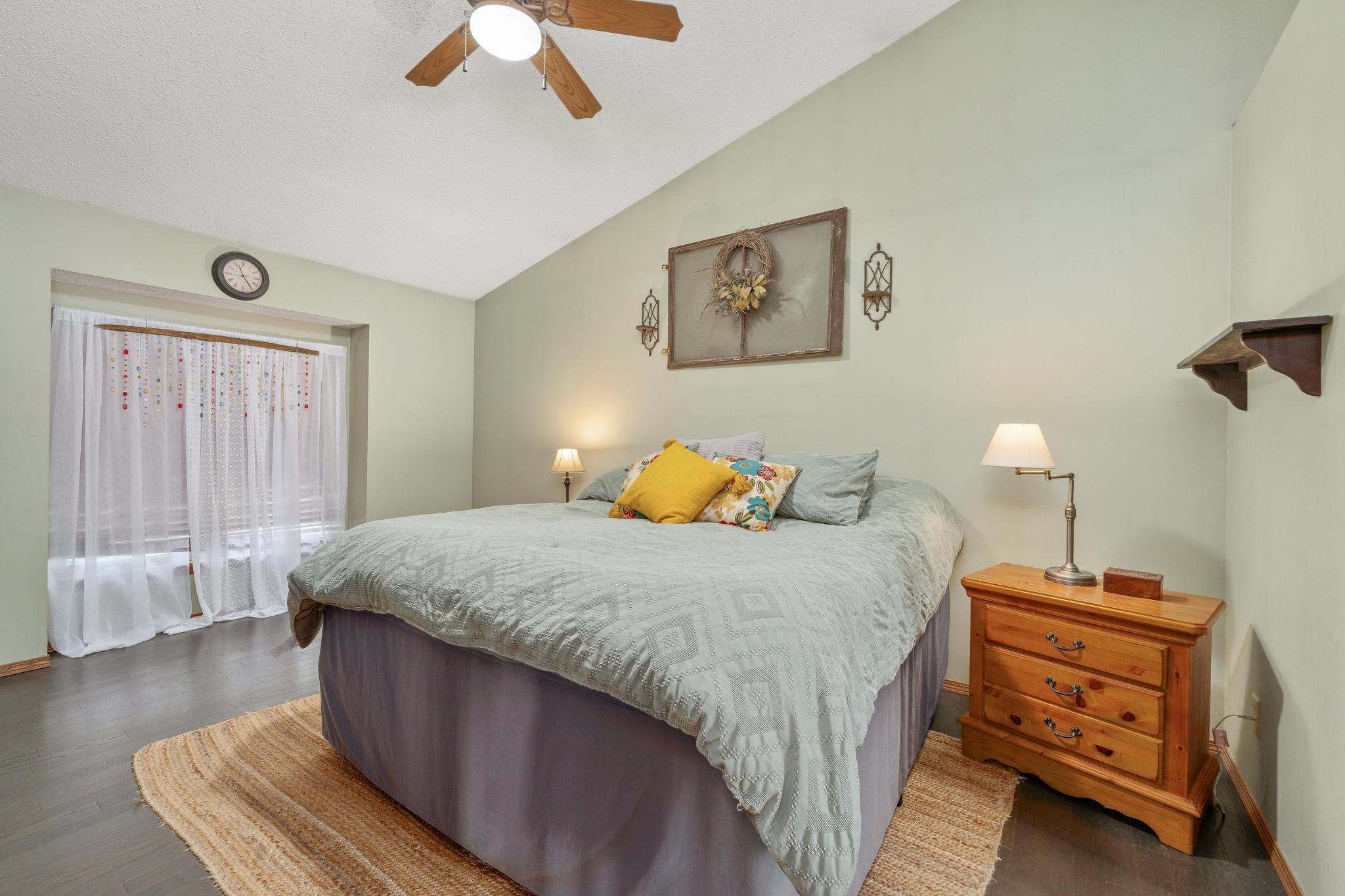 1325 N Stewart St Property Photo 13