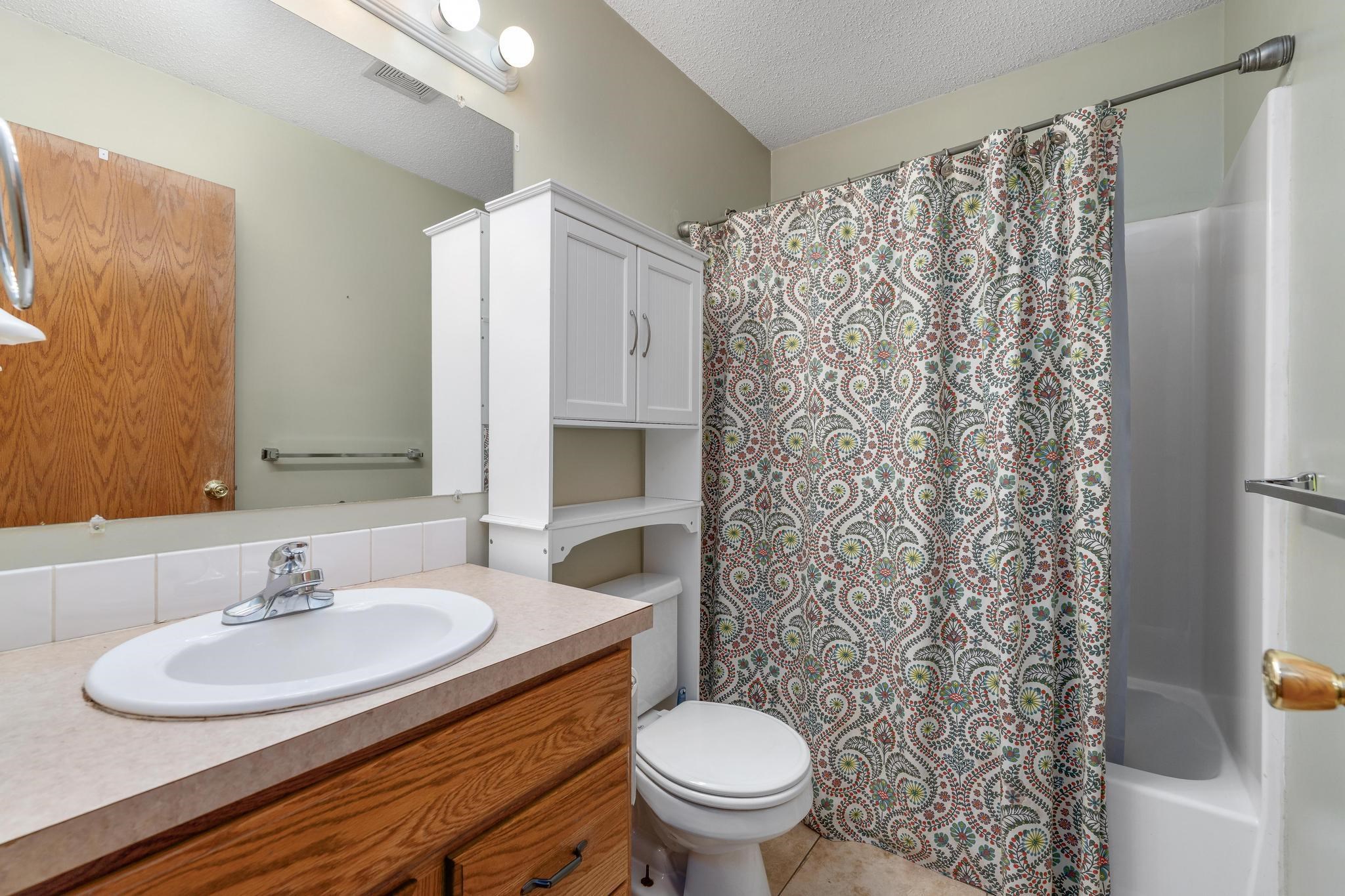 1325 N Stewart St Property Photo 19