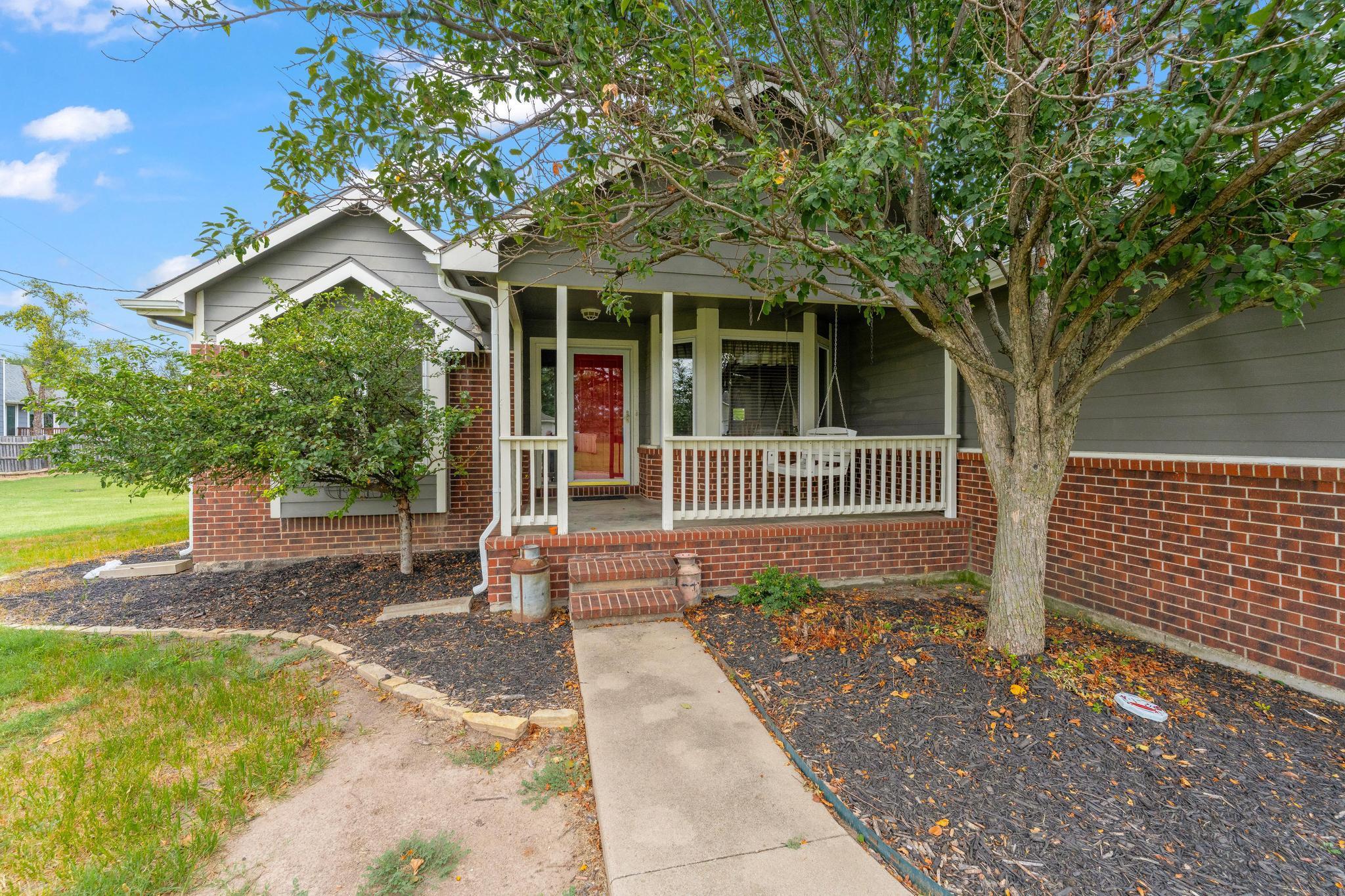 1325 N Stewart St Property Photo 35