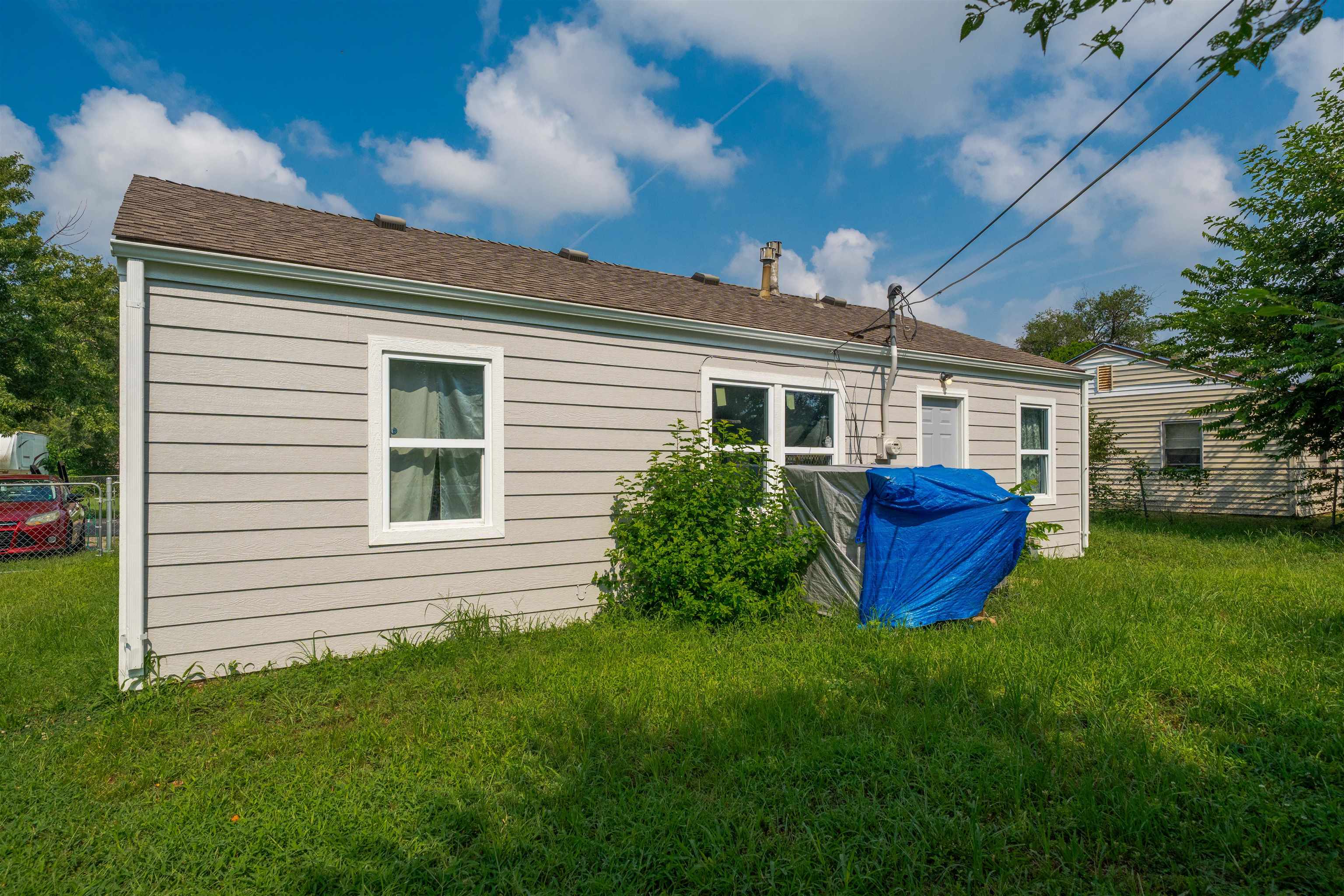 4626 S Hemlock Ave Property Photo 3