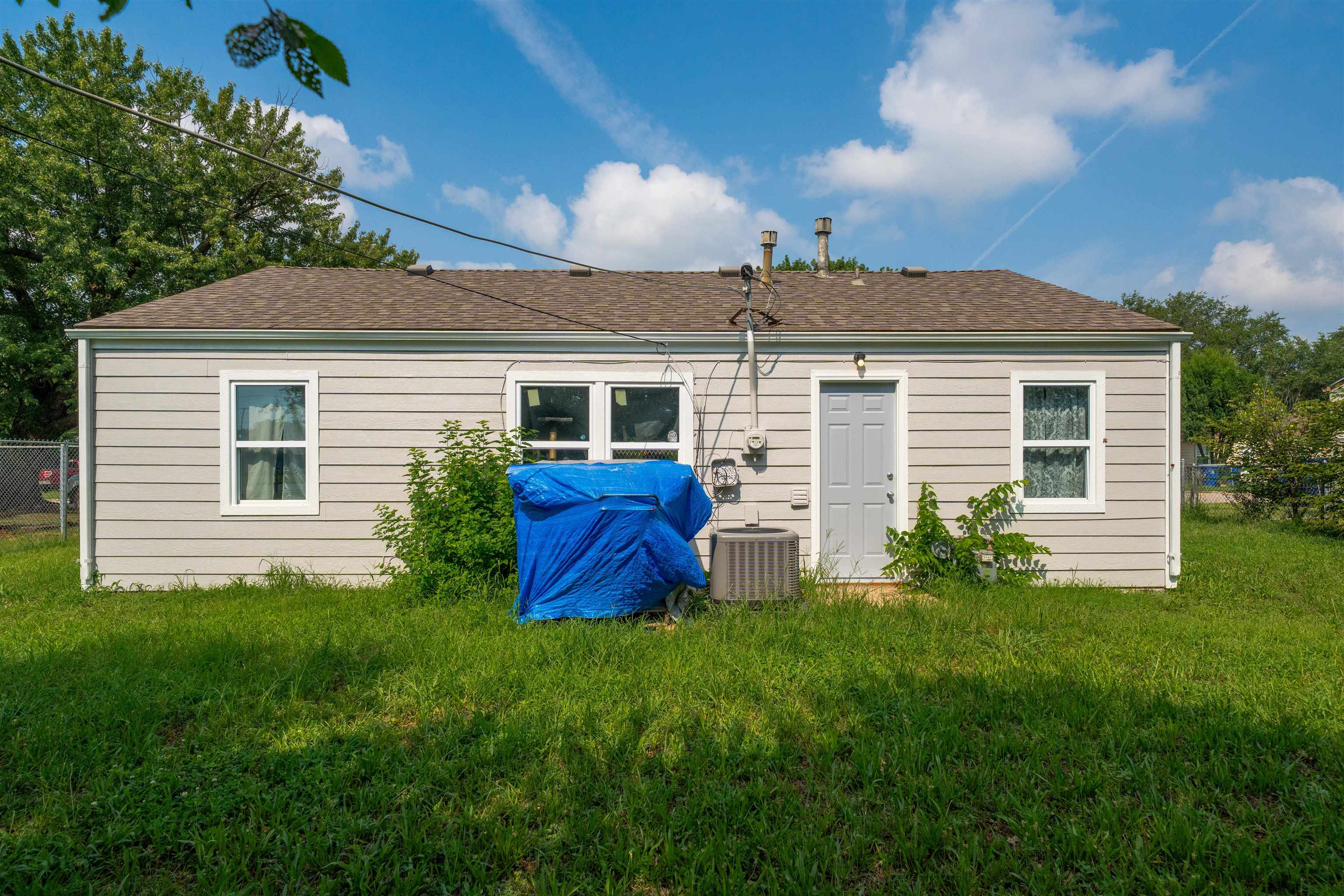 4626 S Hemlock Ave Property Photo 4
