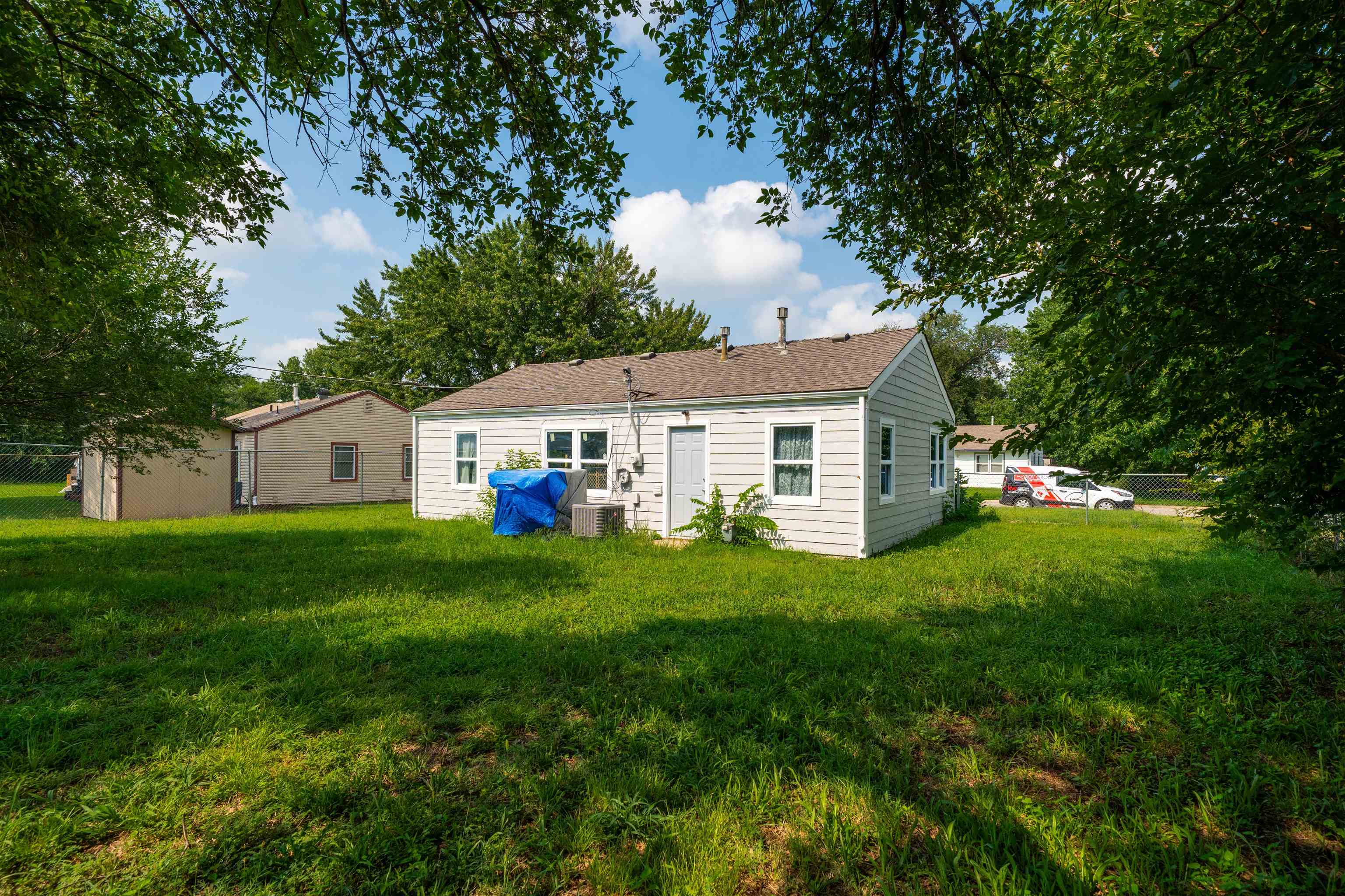 4626 S Hemlock Ave Property Photo 5