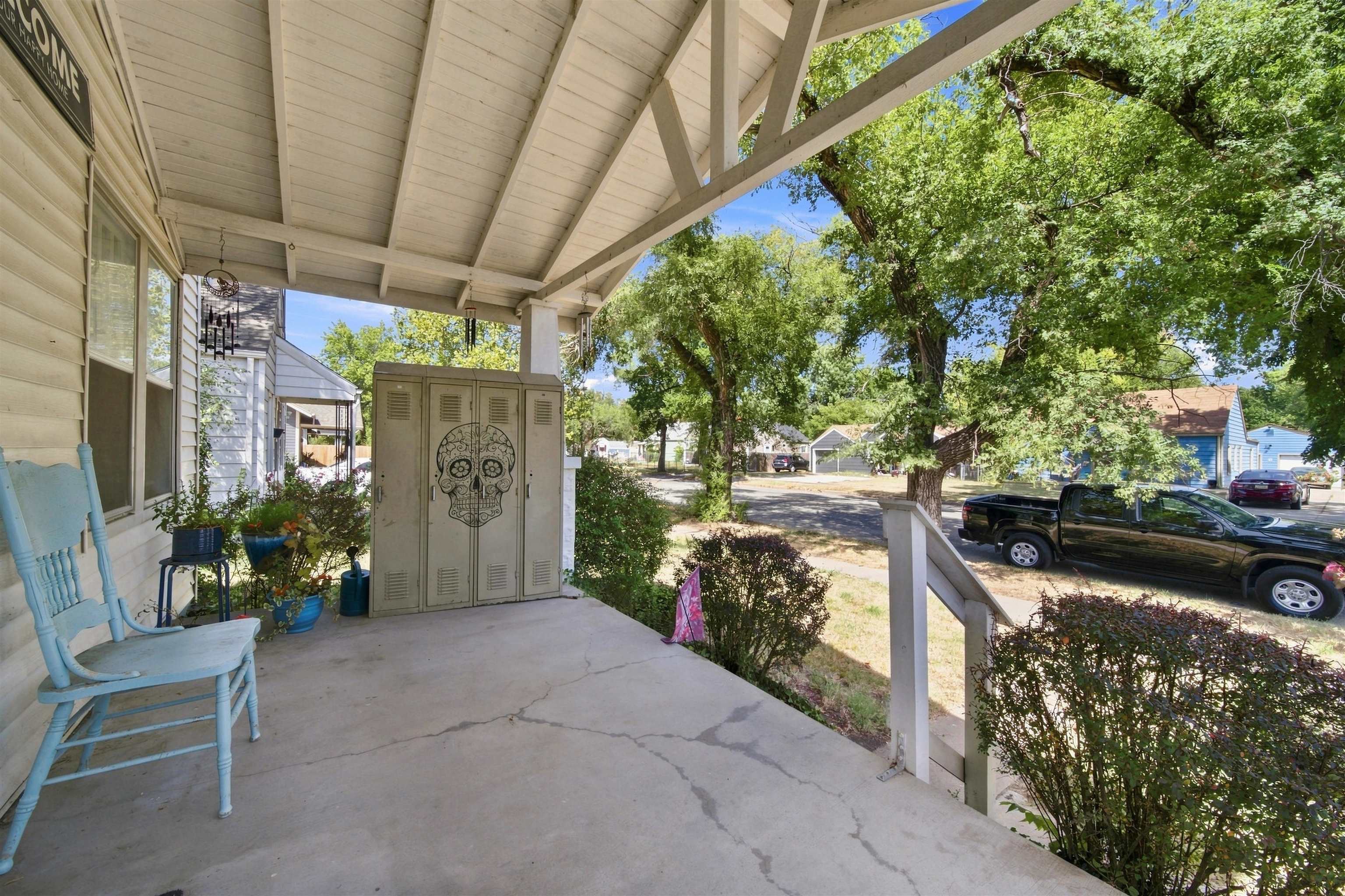 1717 S Washington Property Photo 4