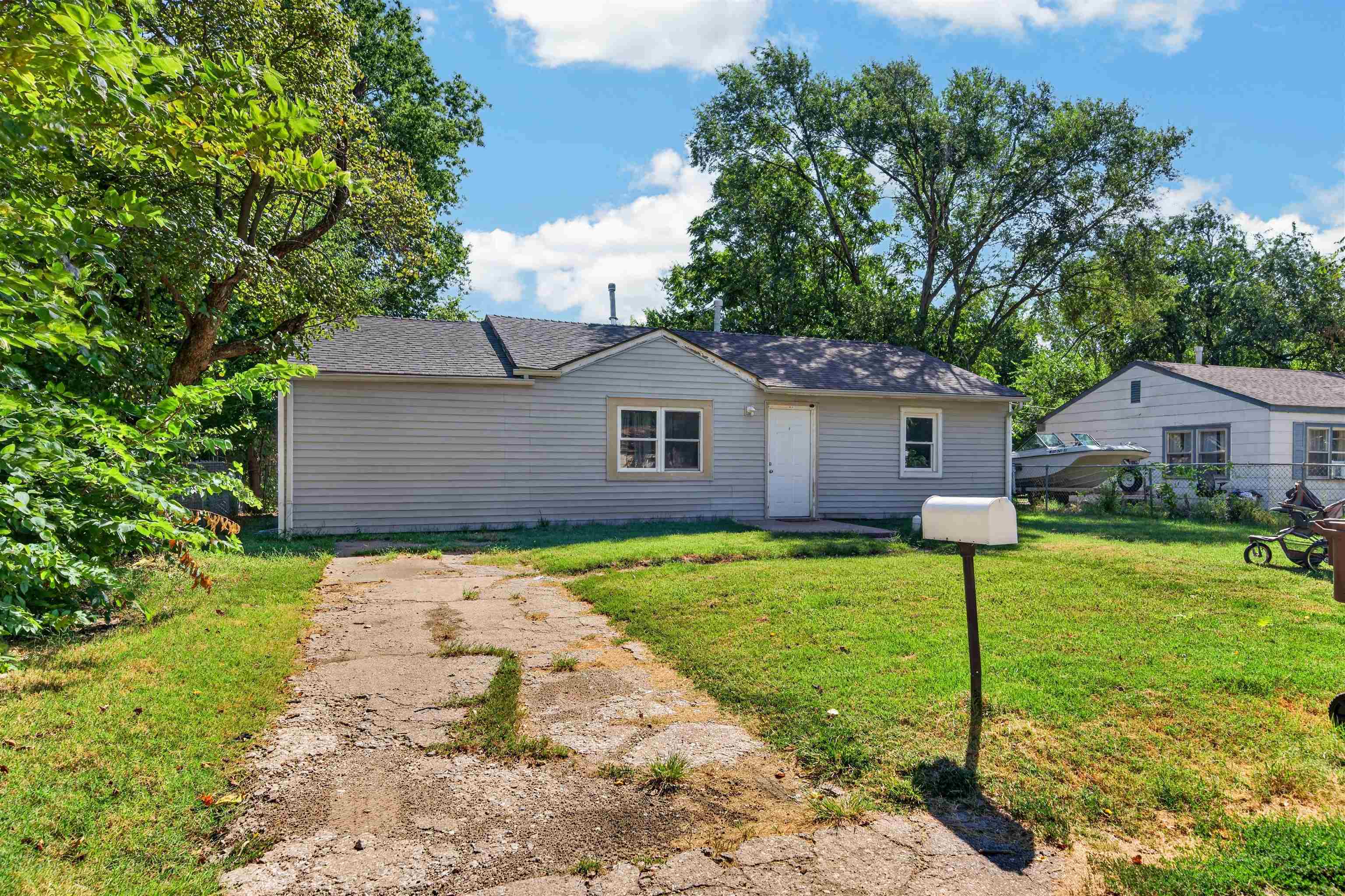 5042 S Meadowview Ave Property Photo 1