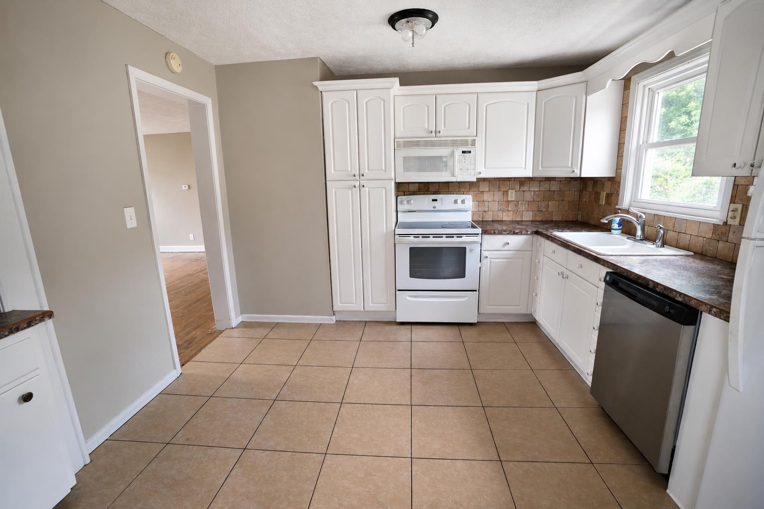514 Windsor Property Photo 4