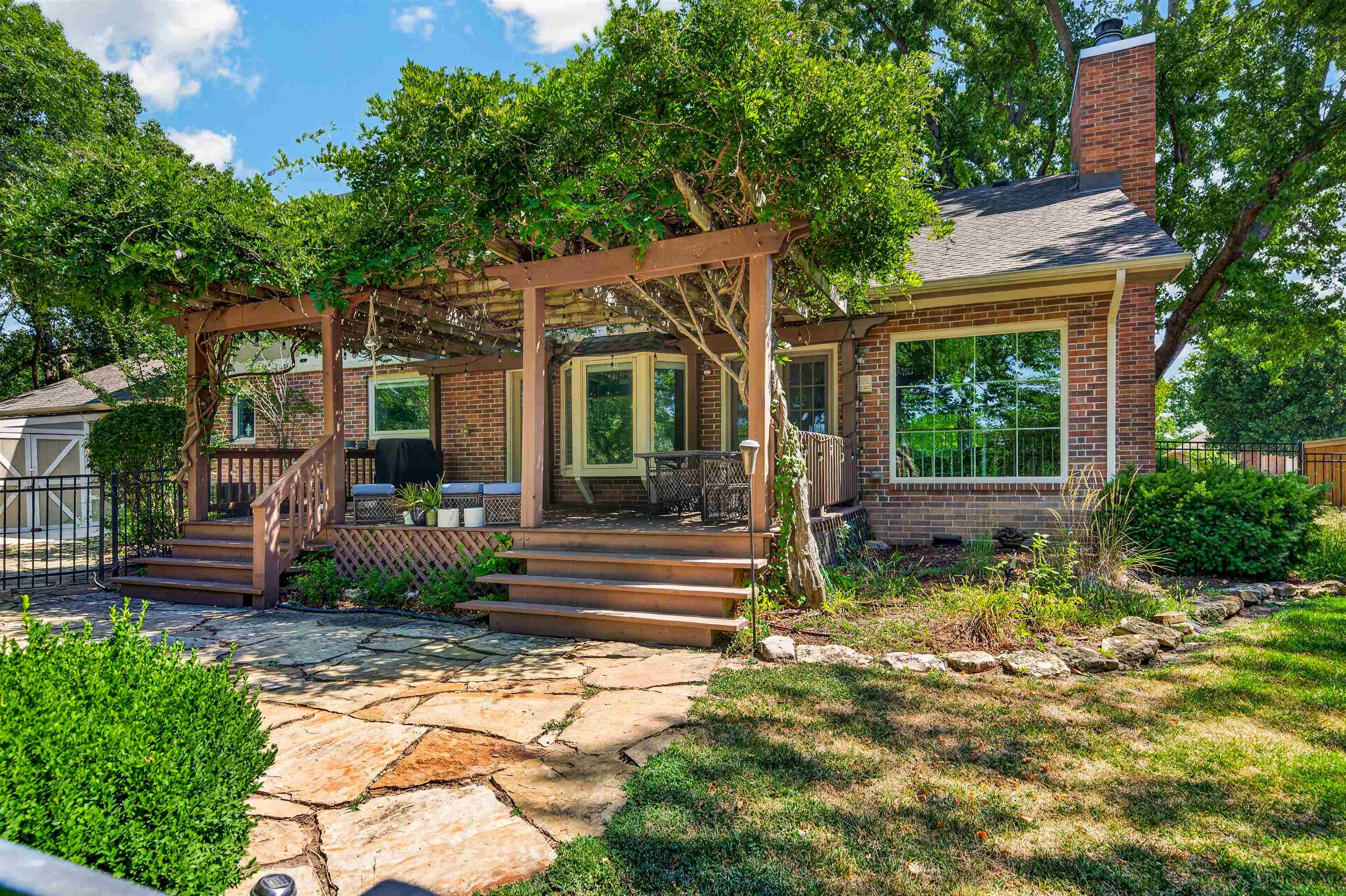 607 N Brookhaven Dr Property Photo 36