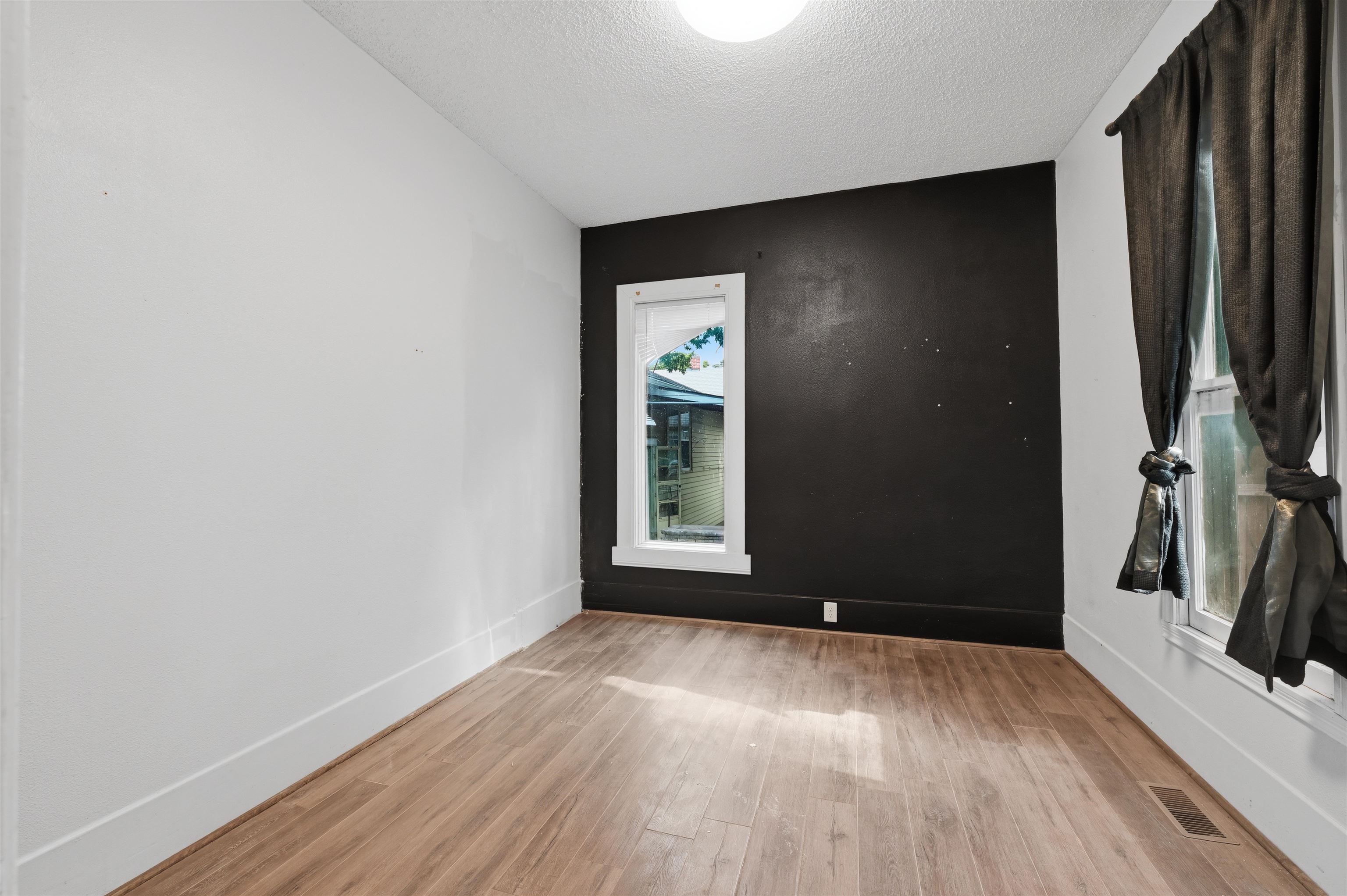 1628 N Waco Property Photo 15