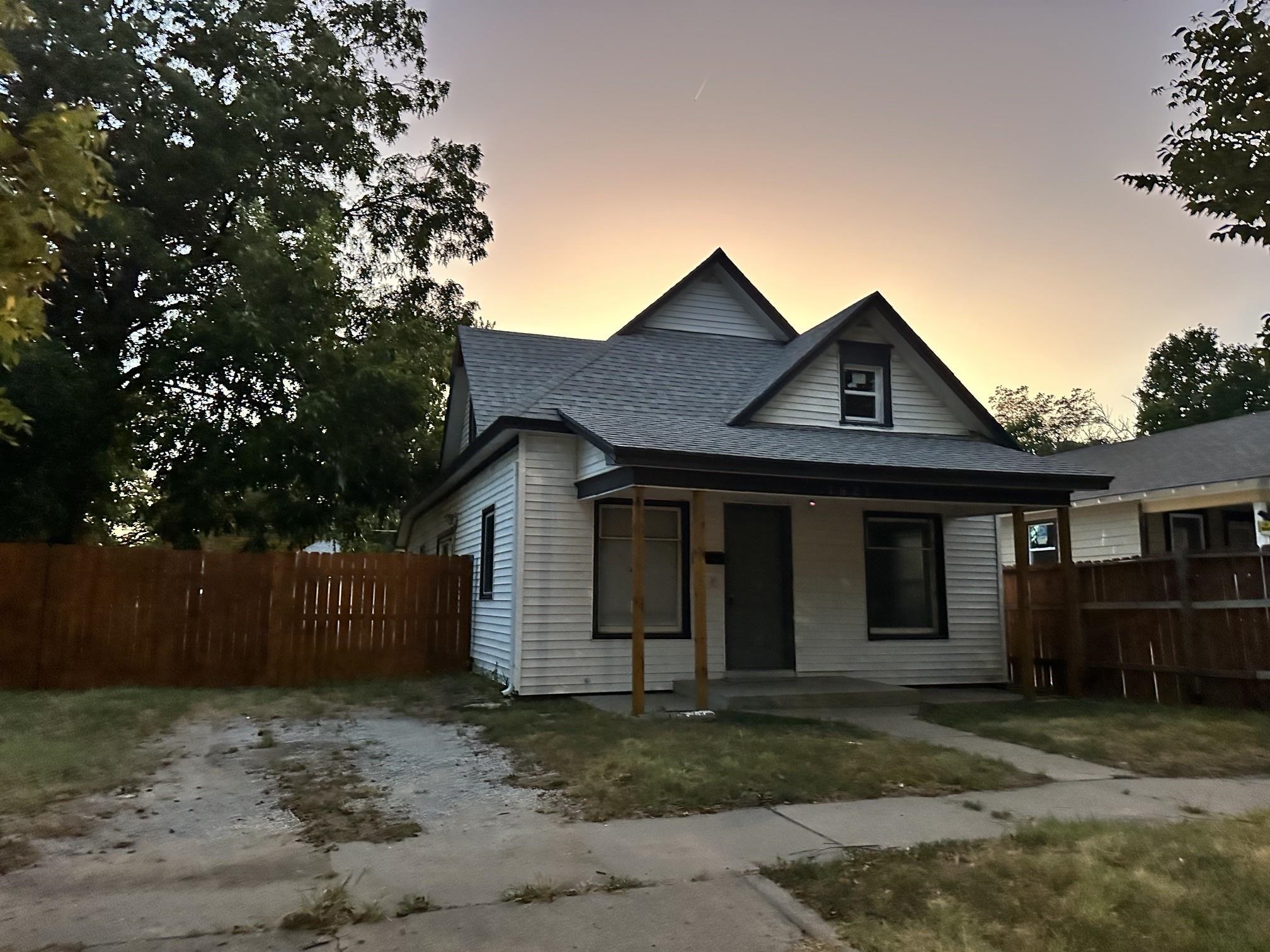 1621 S Waco Property Photo 1
