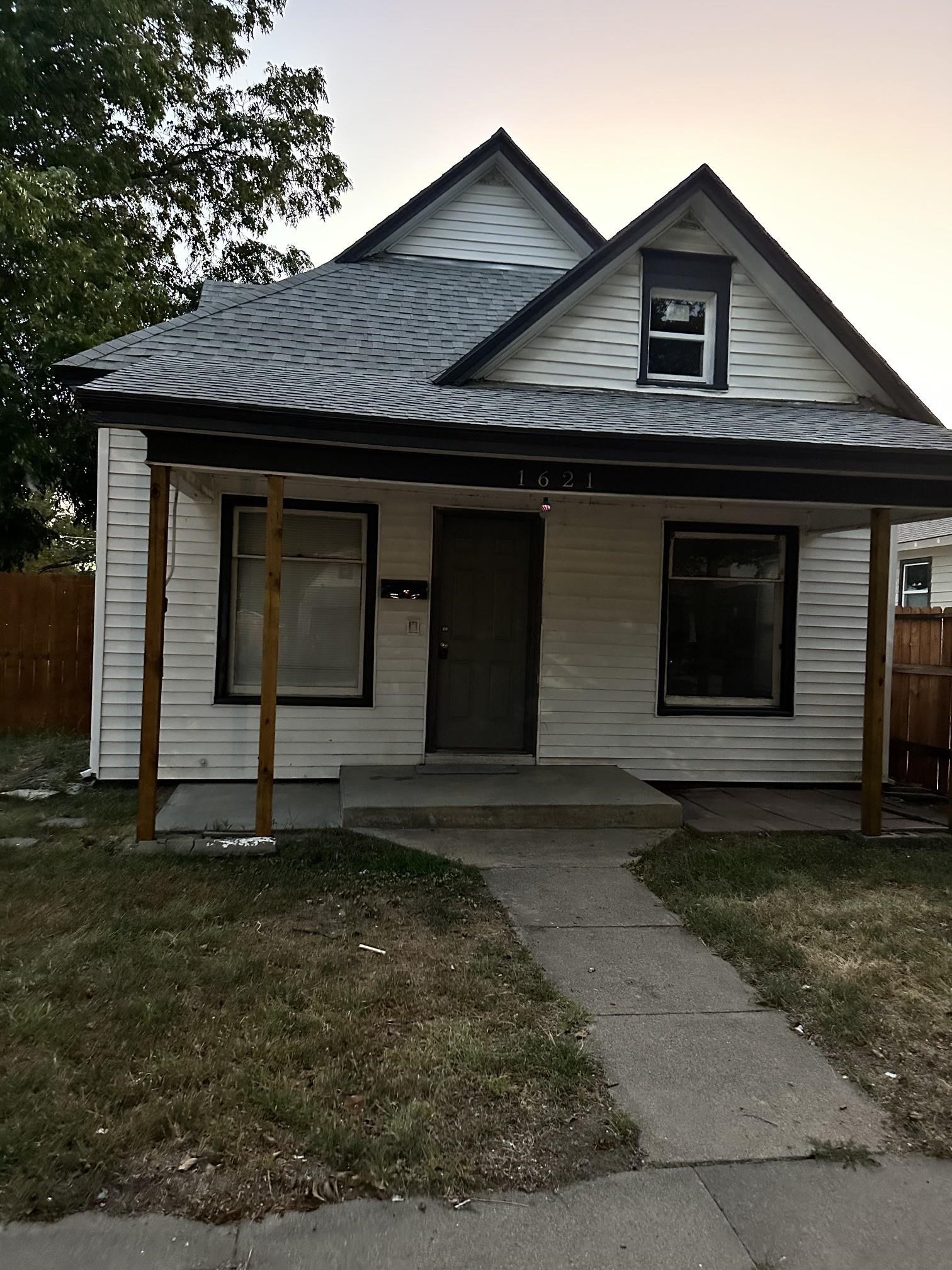1621 S Waco
