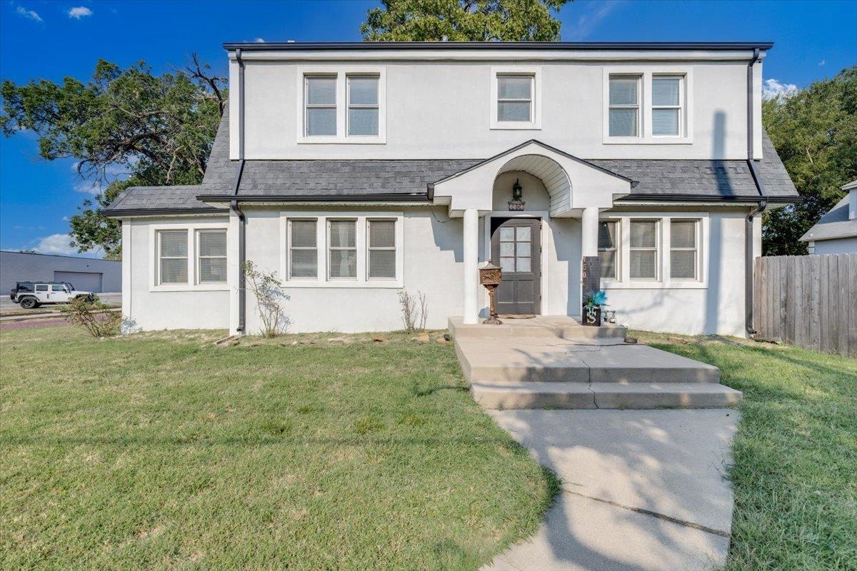 1501 N Waco Ave Property Photo 2
