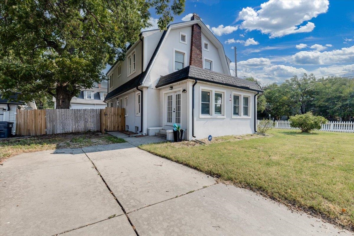 1501 N Waco Ave Property Photo 3