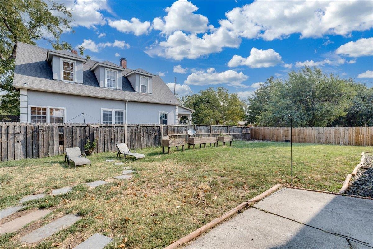 1501 N Waco Ave Property Photo 36