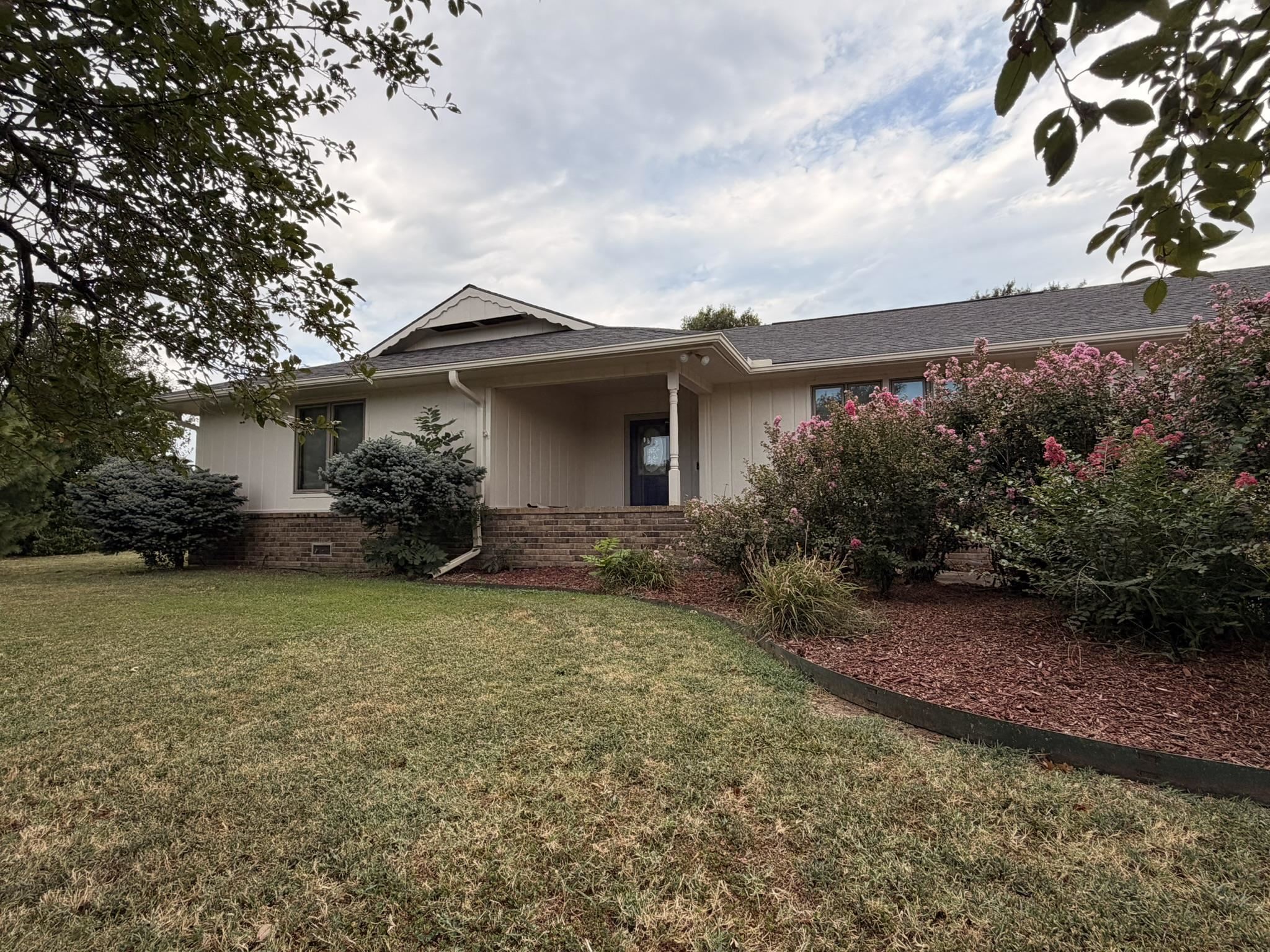 2817 E Birch Avenue Property Photo 2