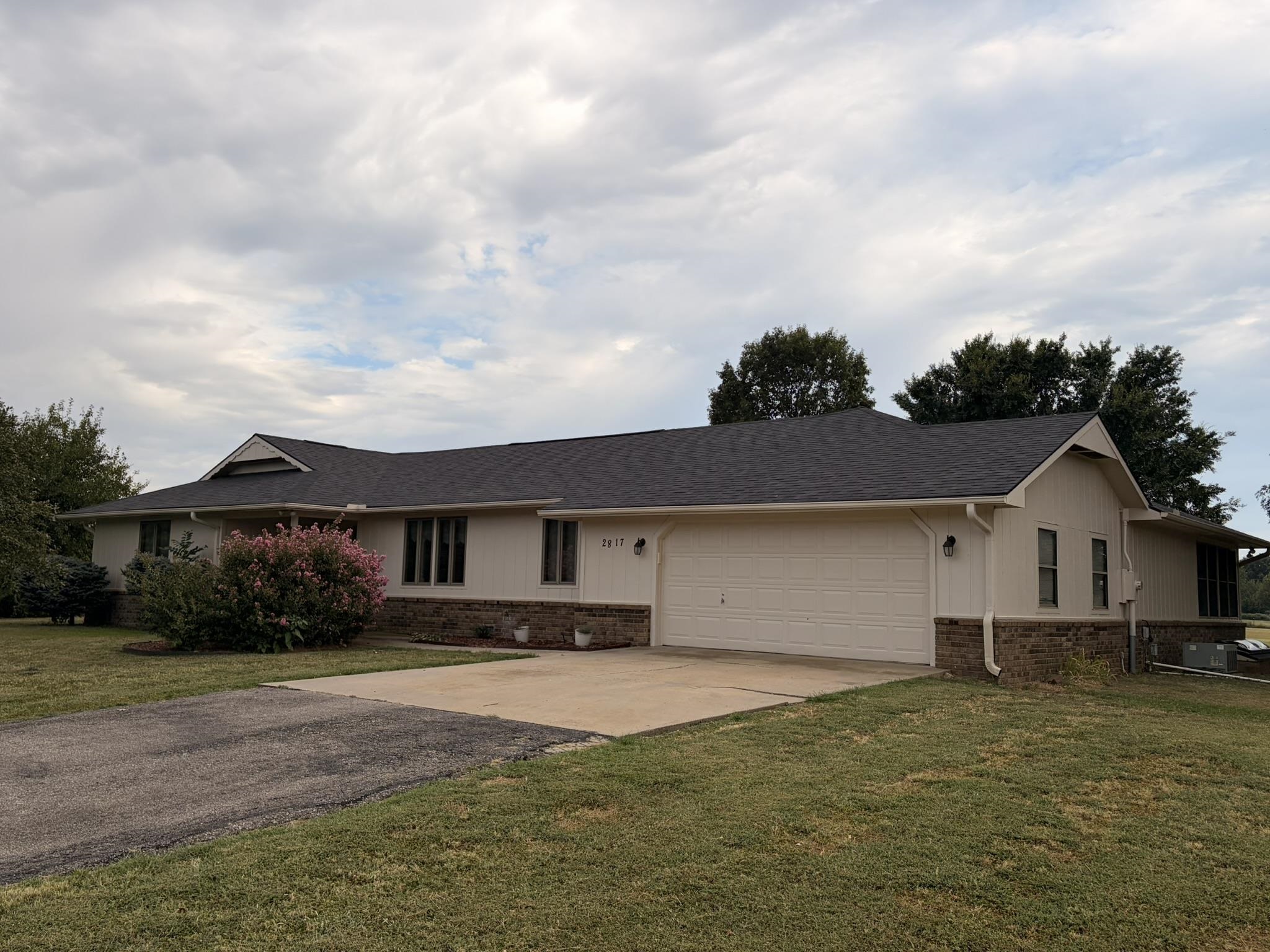 2817 E Birch Avenue Property Photo 3