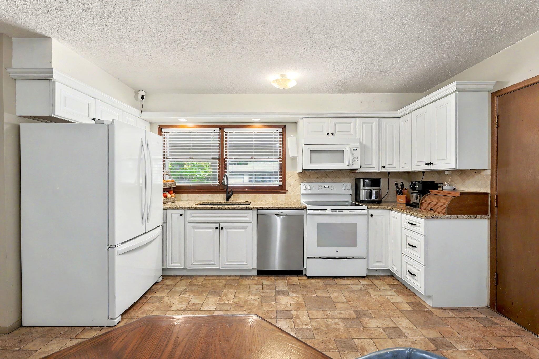 10233 W Binter Property Photo 9