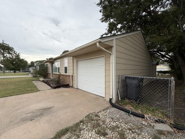 1229 N Spencer Rd Property Photo 3