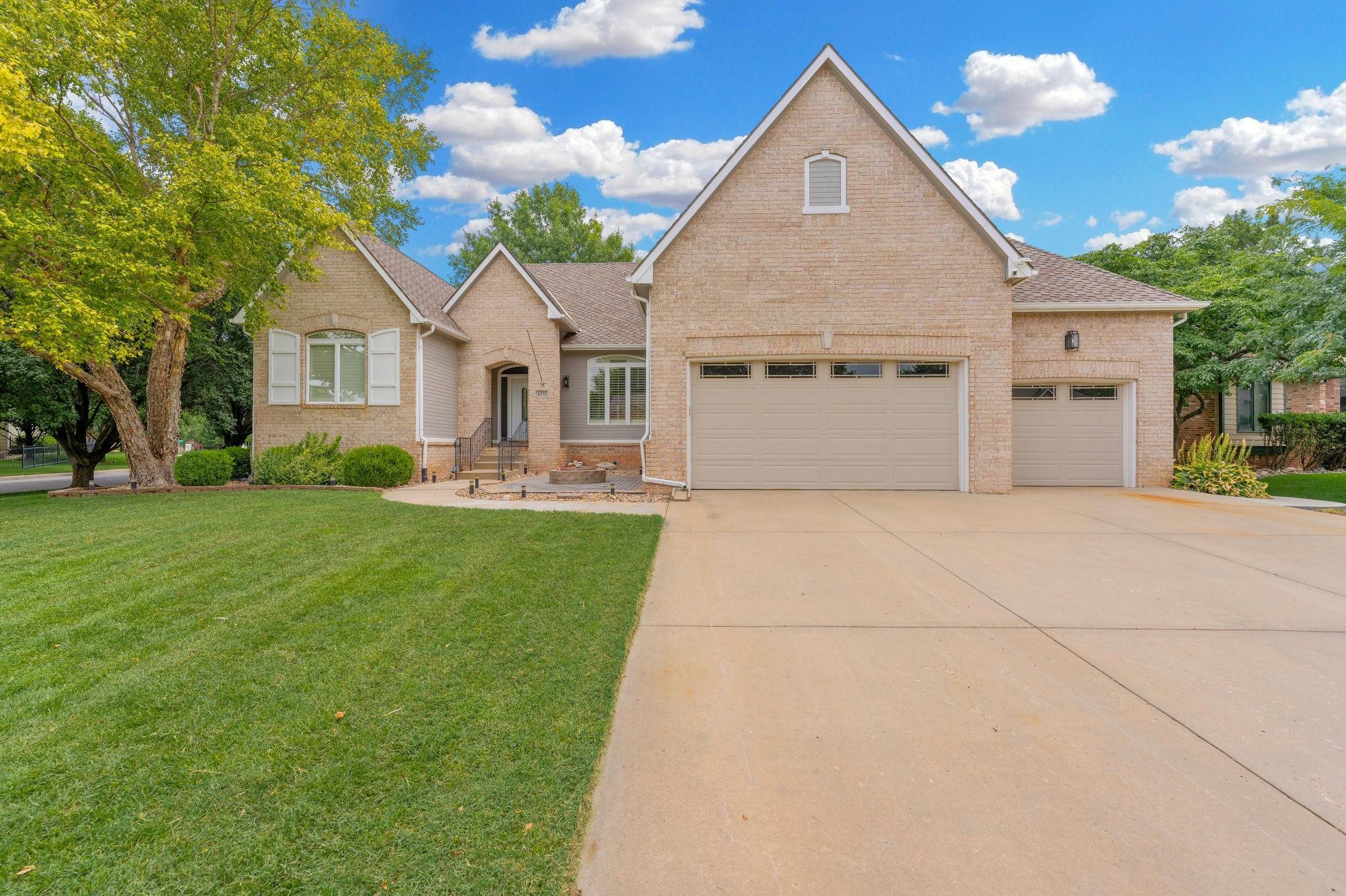 1272 N Hickory Creek Ct Property Photo 2