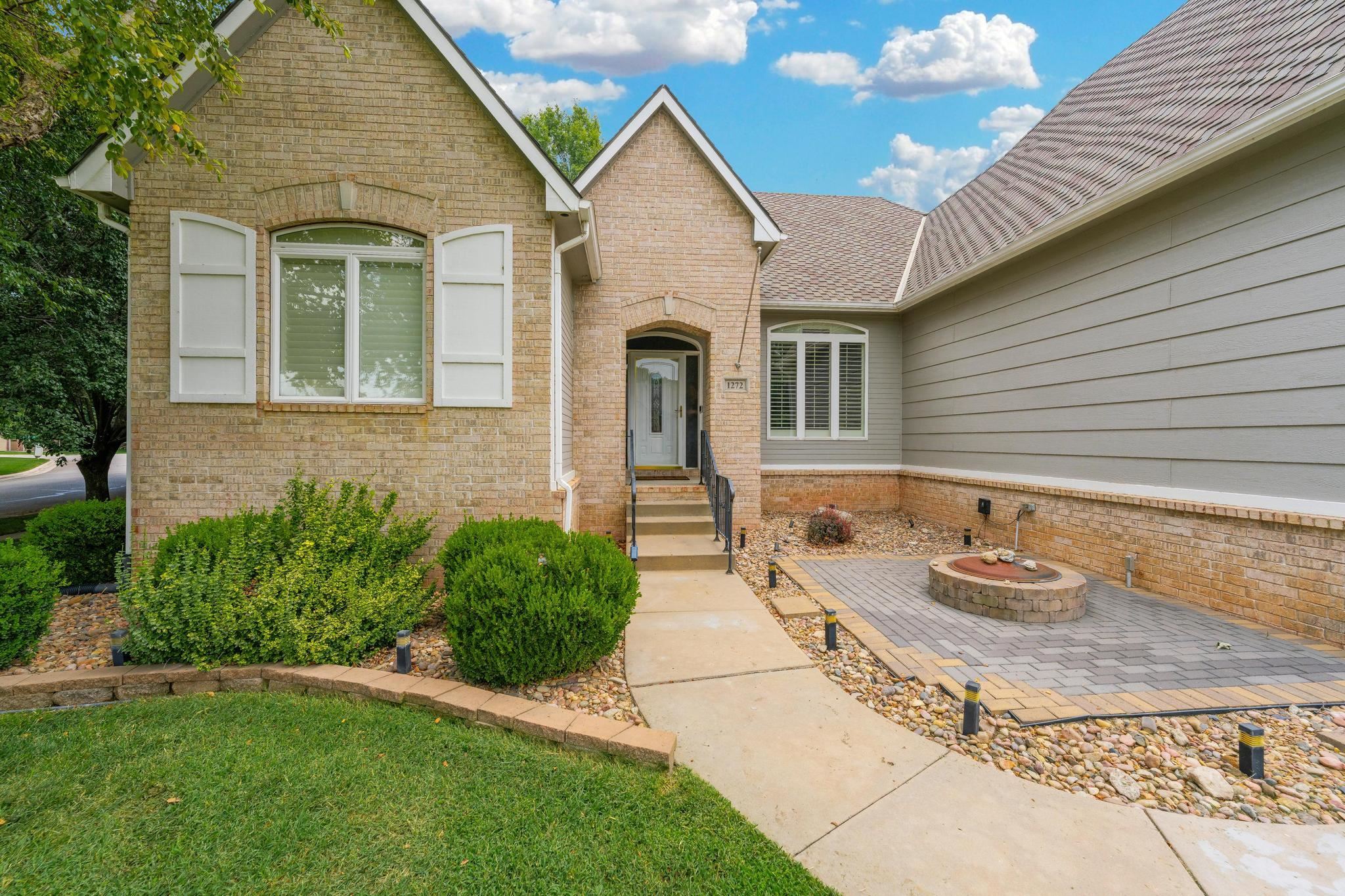 1272 N Hickory Creek Ct Property Photo 3