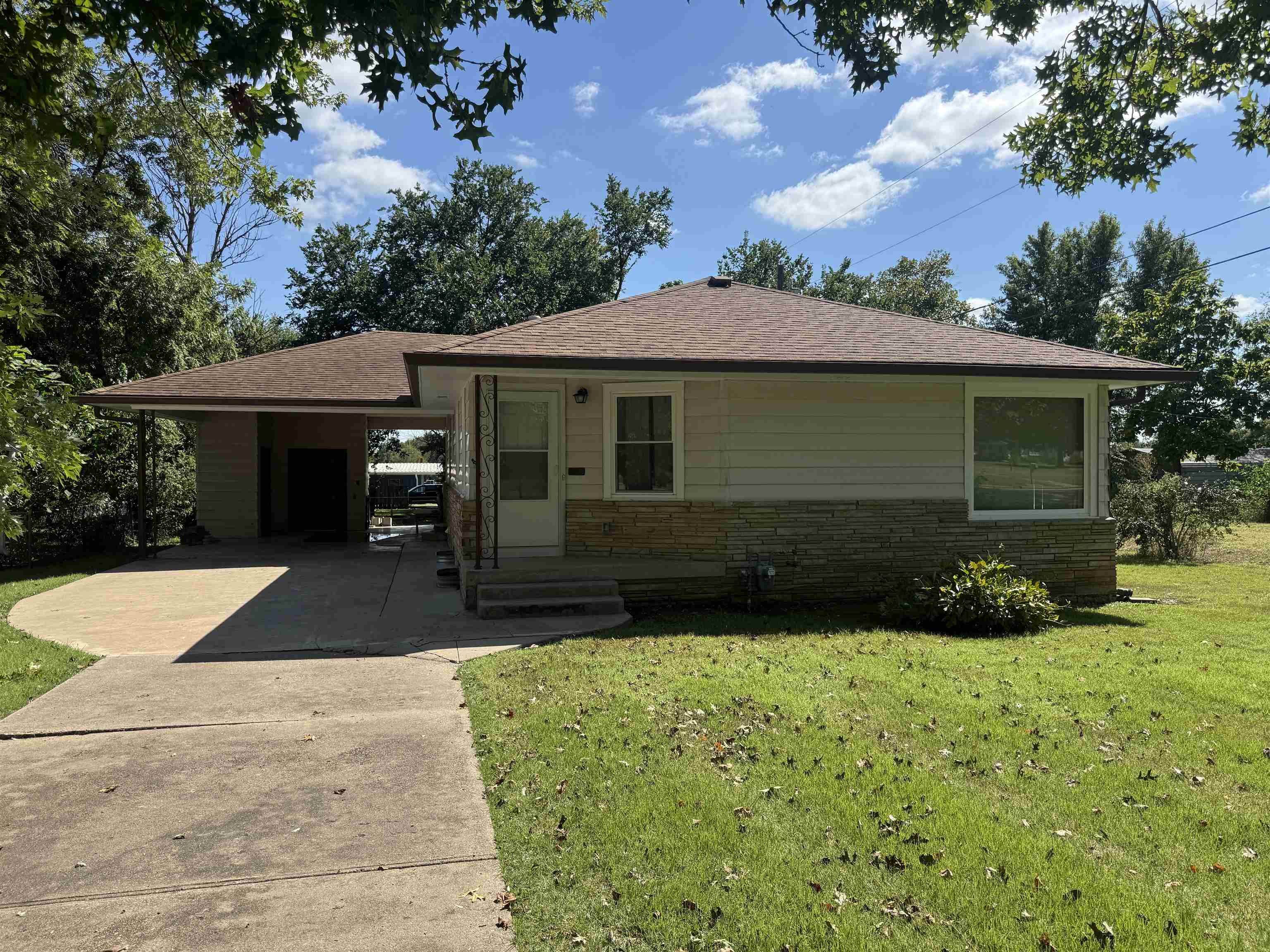 815 E 1st Property Photo