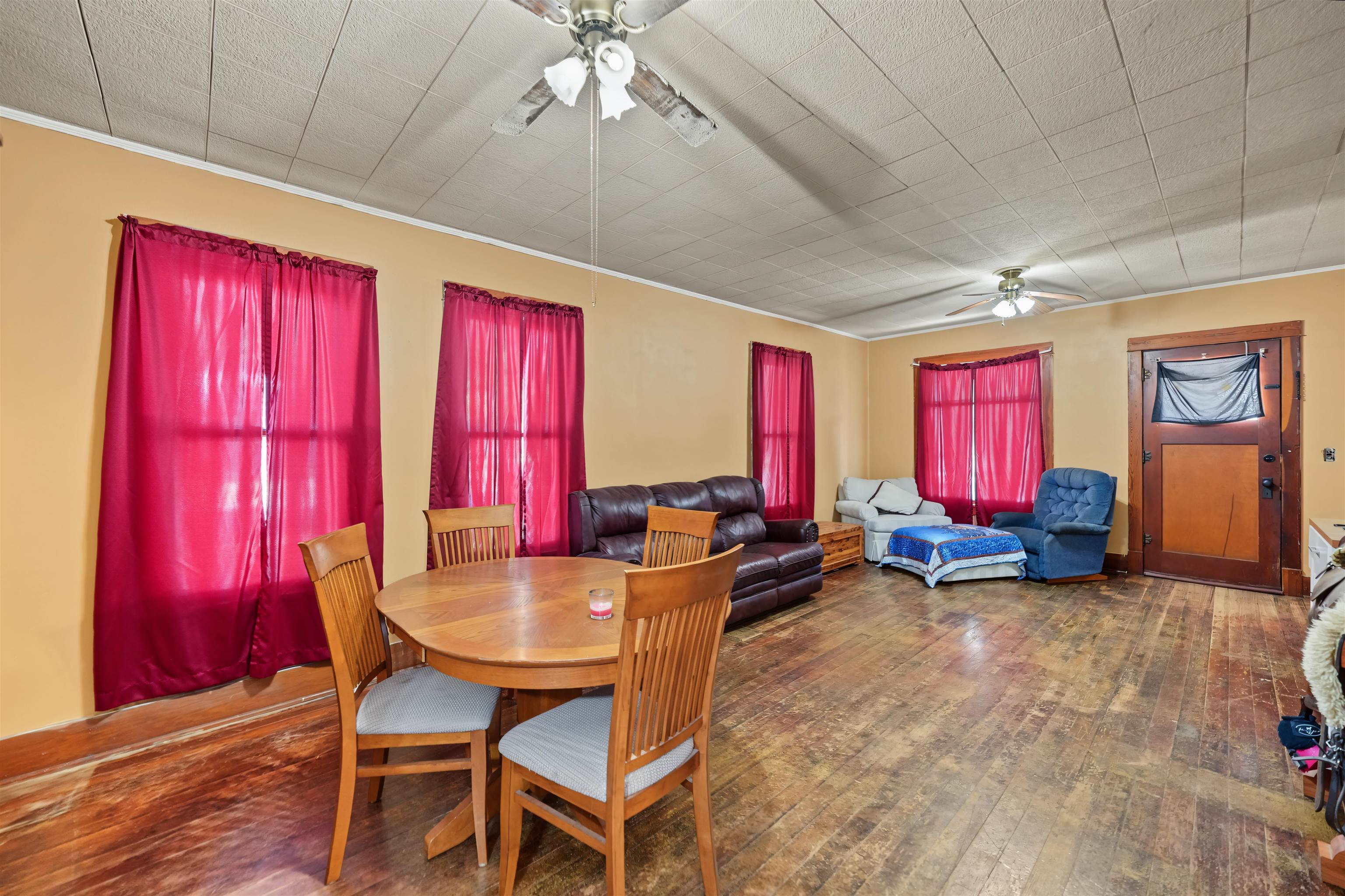 121 N Swedonia Street Property Photo 4