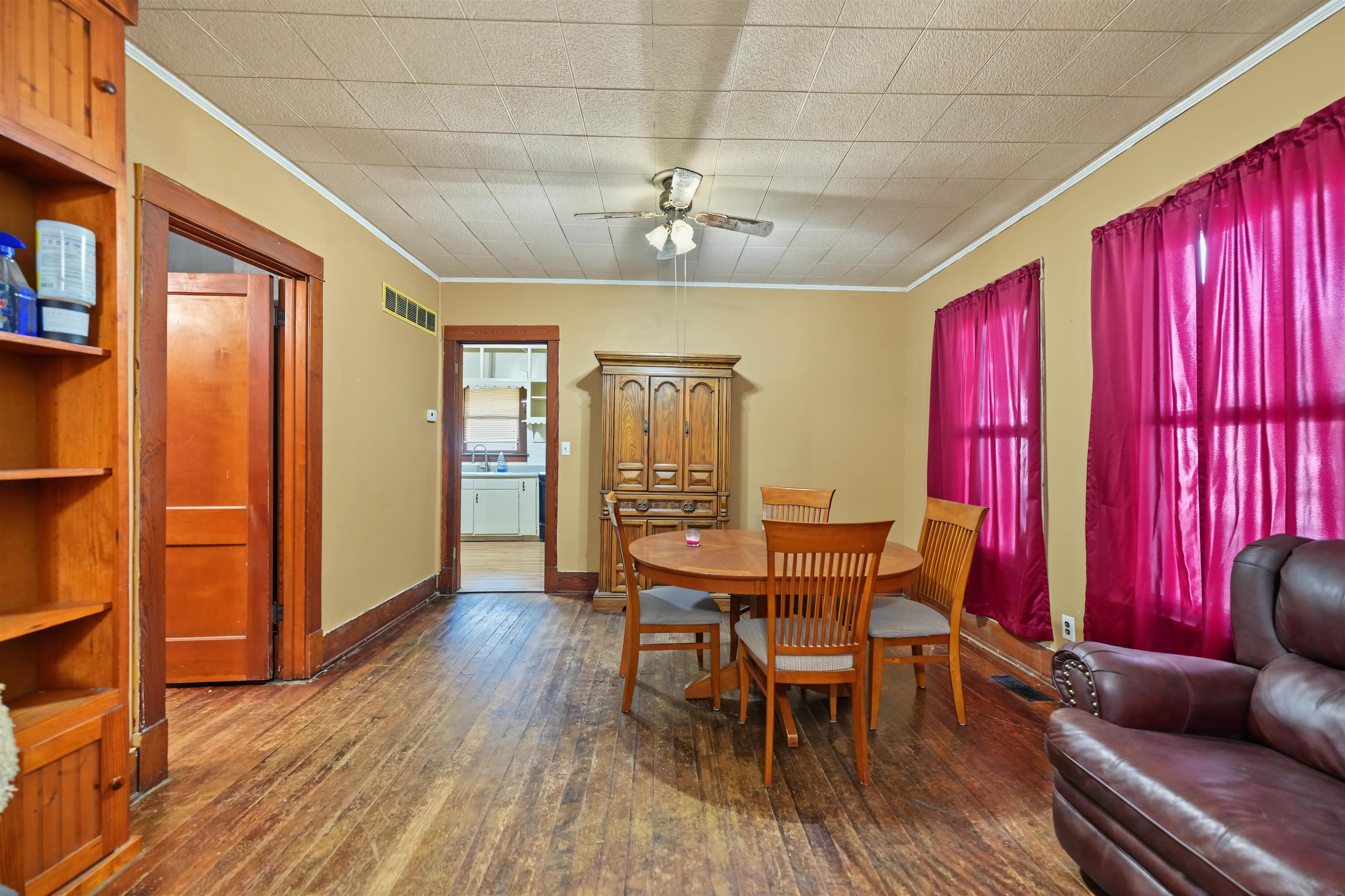 121 N Swedonia Street Property Photo 5