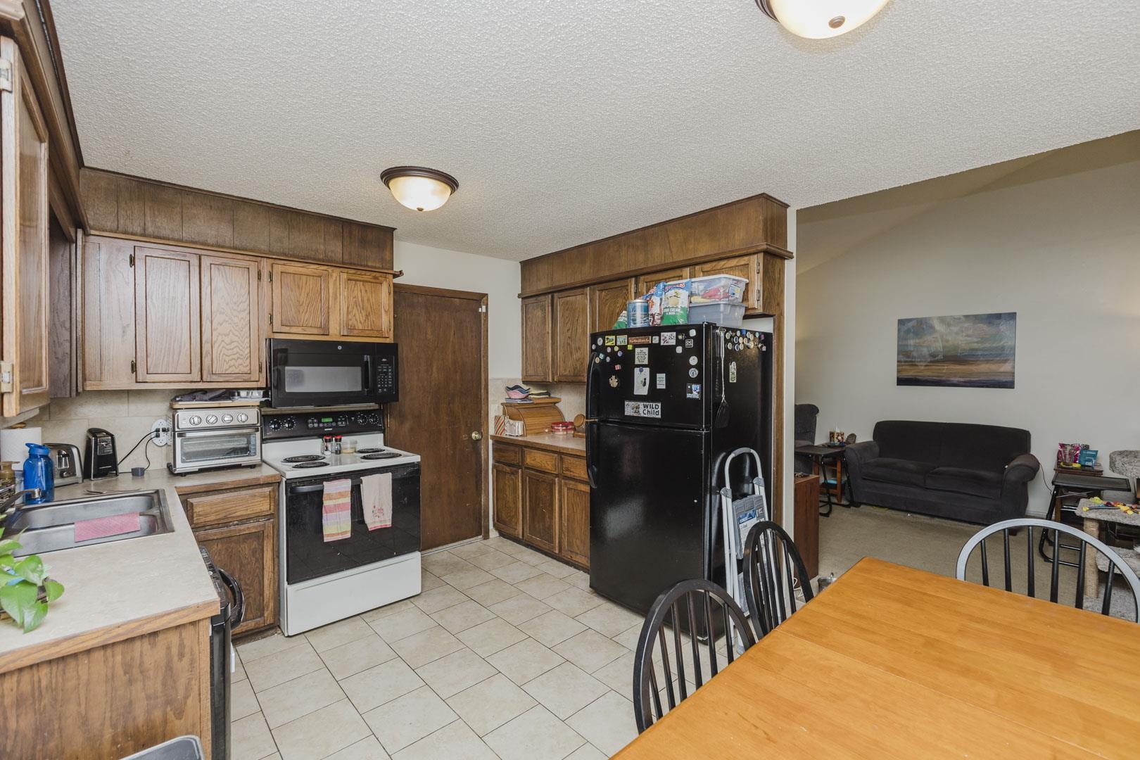 2438 S Capri Property Photo 4