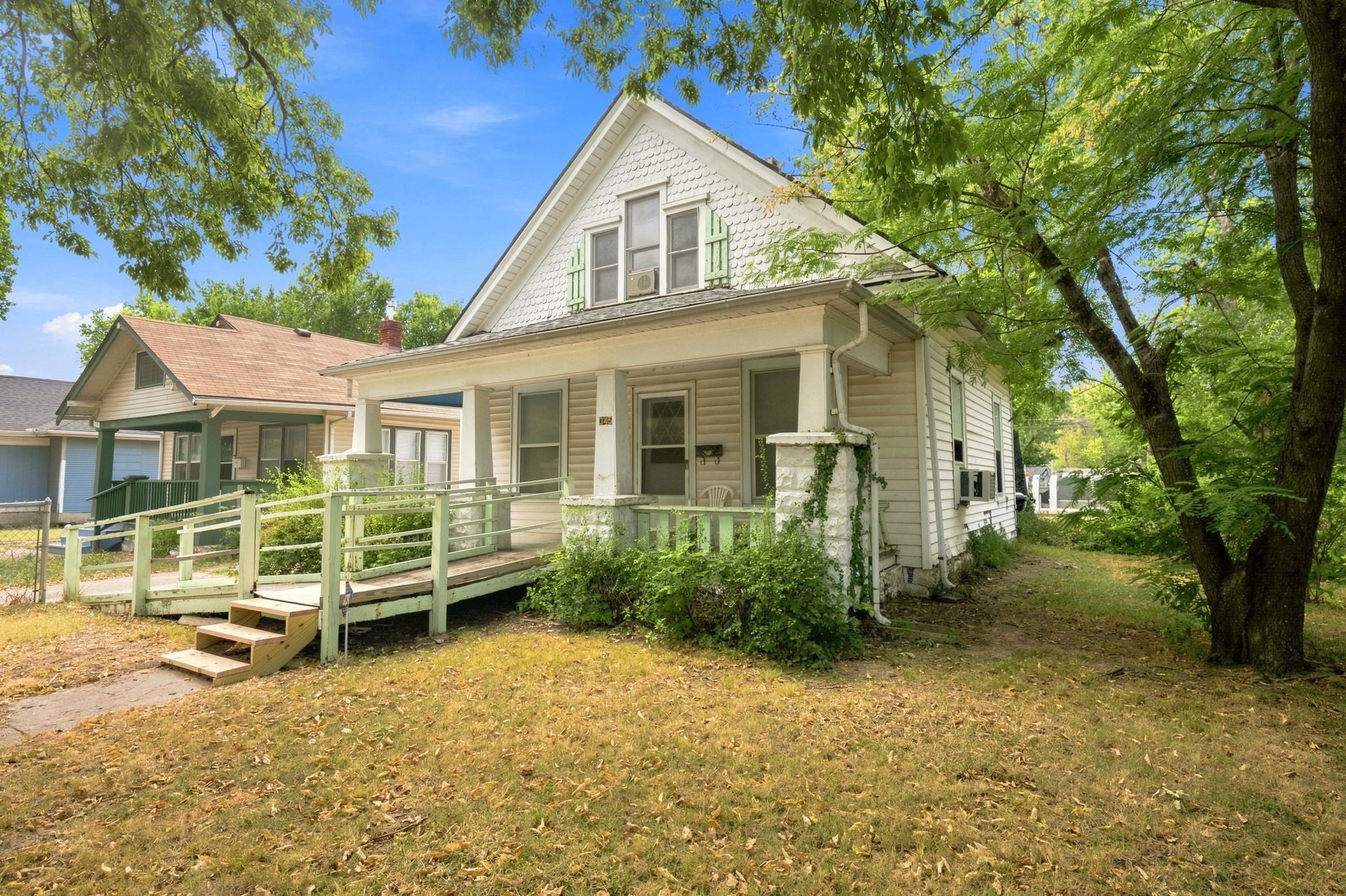 345 N Grove Property Photo 1