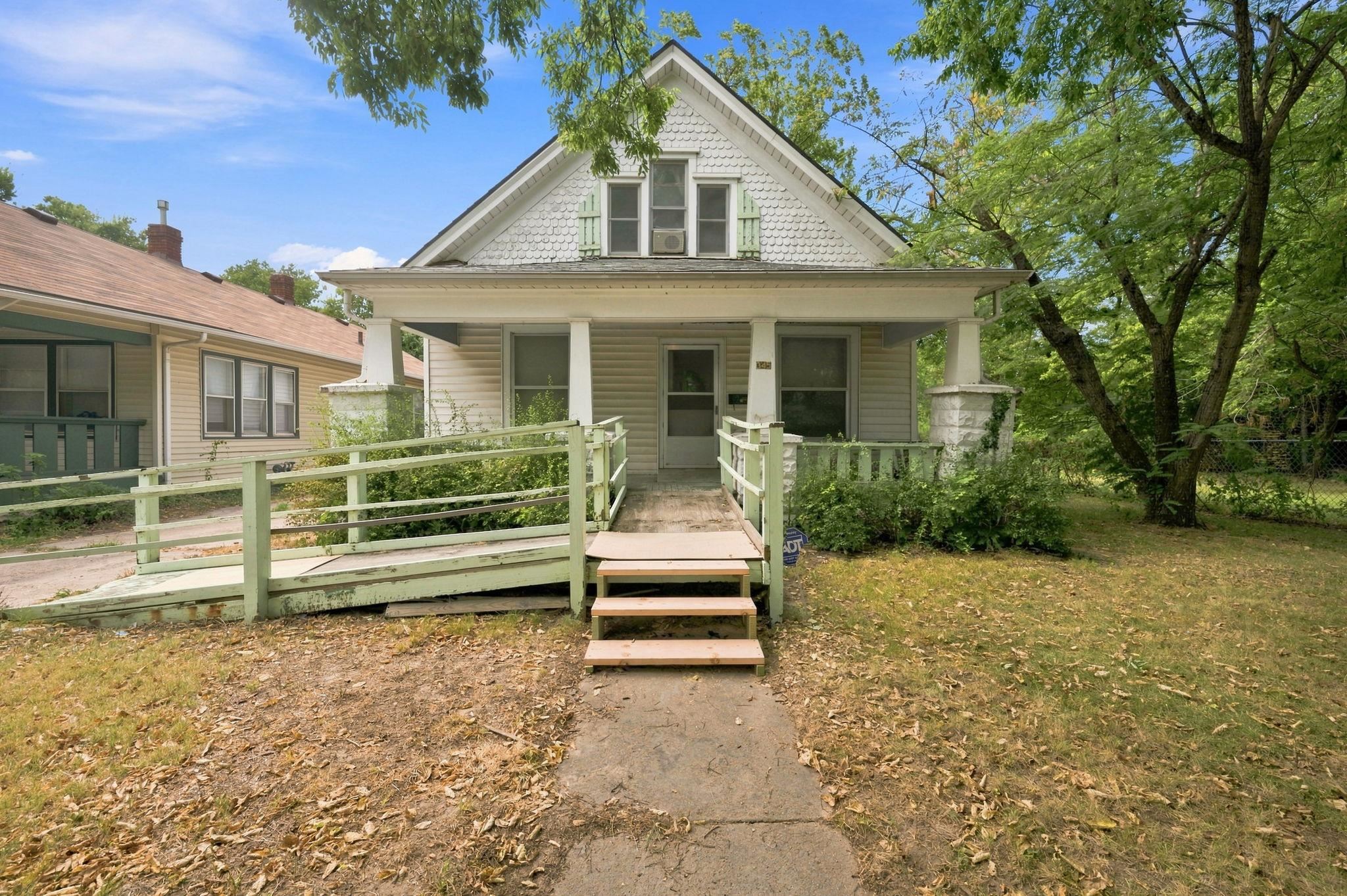 345 N Grove Property Photo 2