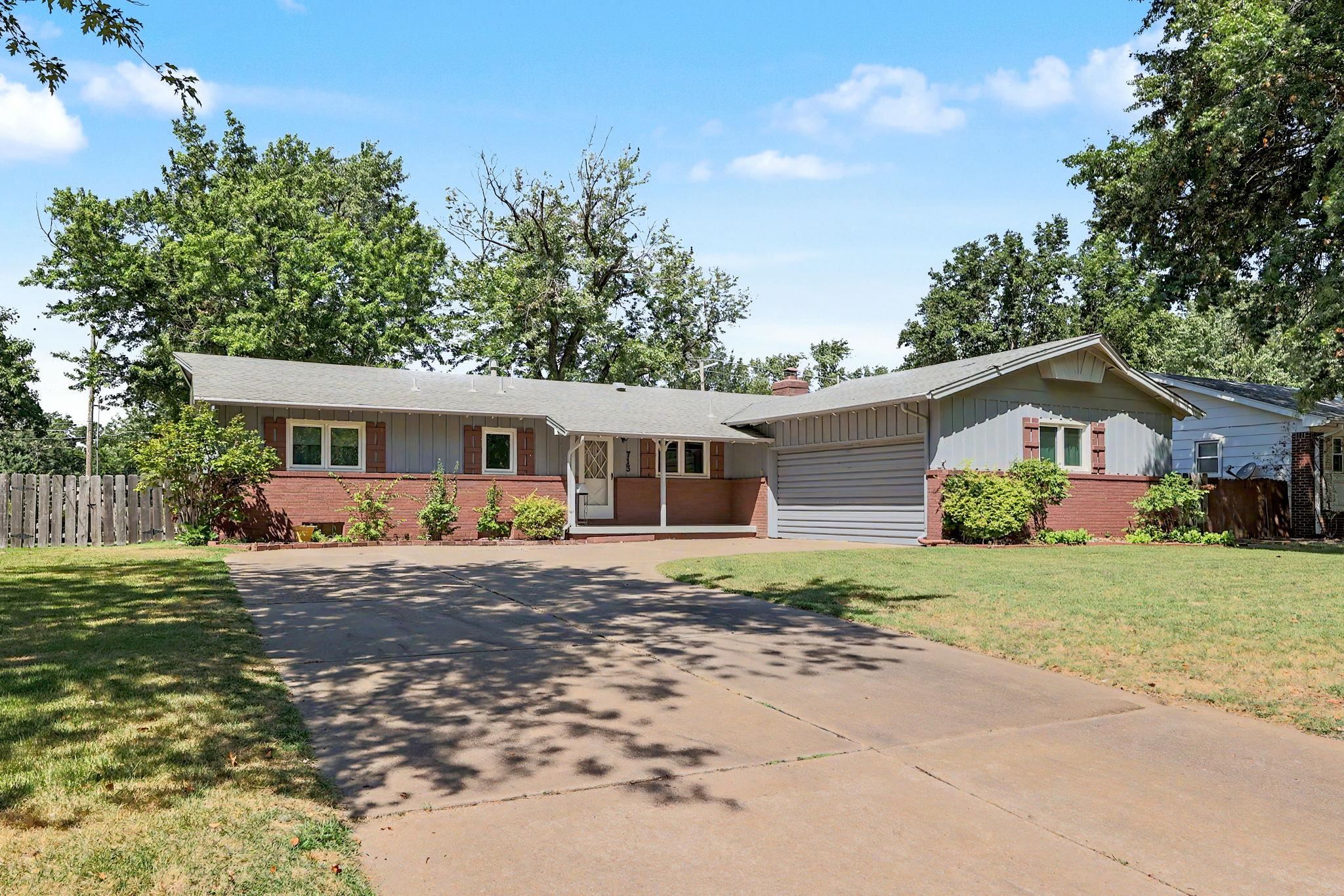 713 N Farmington Dr. Property Photo 2