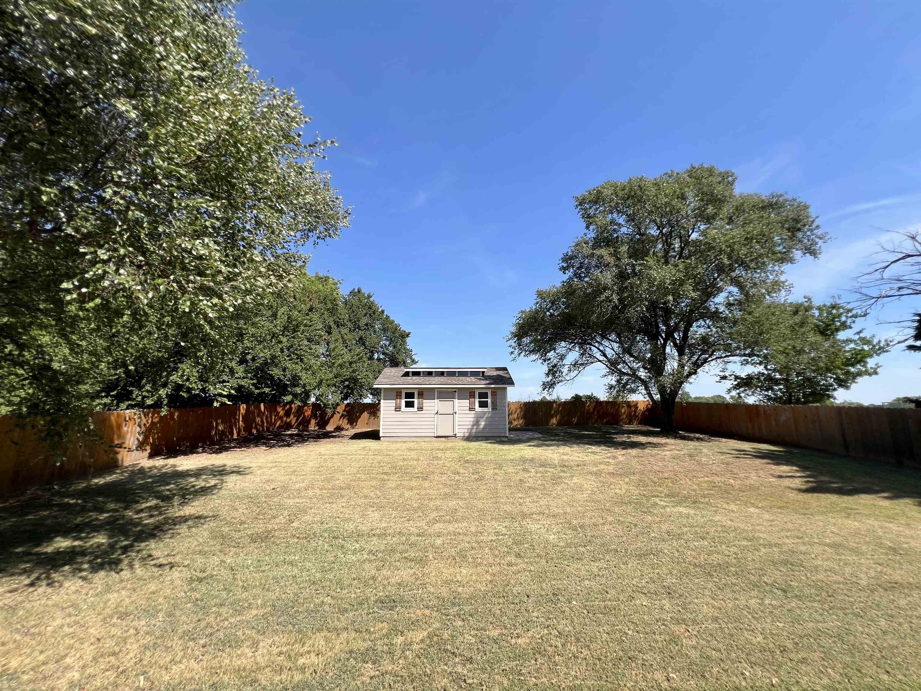 1100 Forrest Glenn Property Photo 34