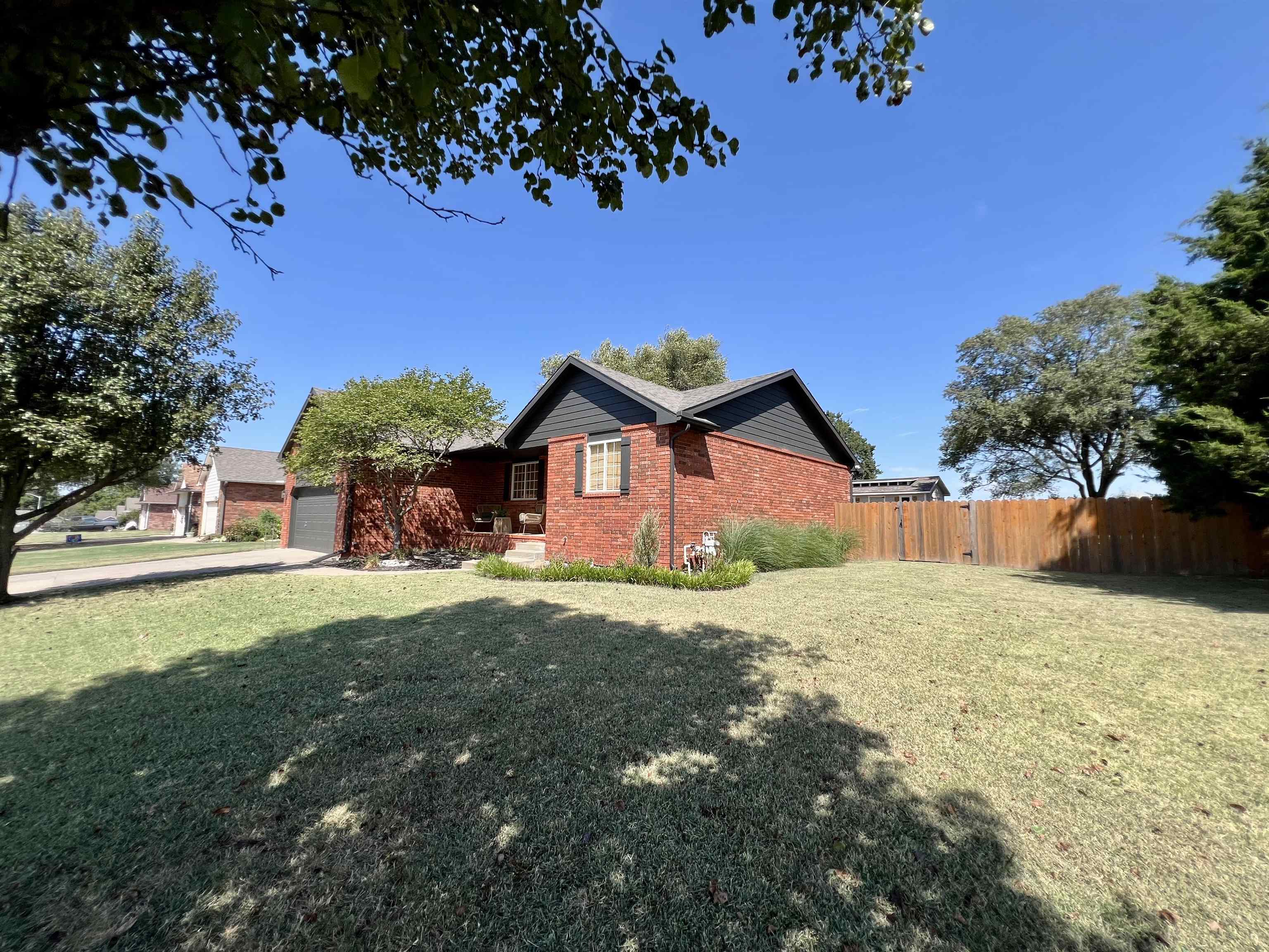 1100 Forrest Glenn Property Photo 35