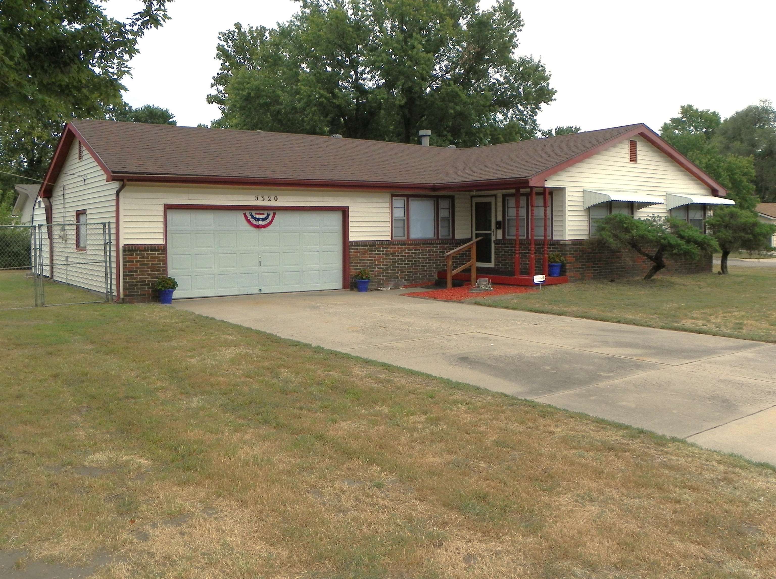 5320 S Seneca St. Property Photo 1