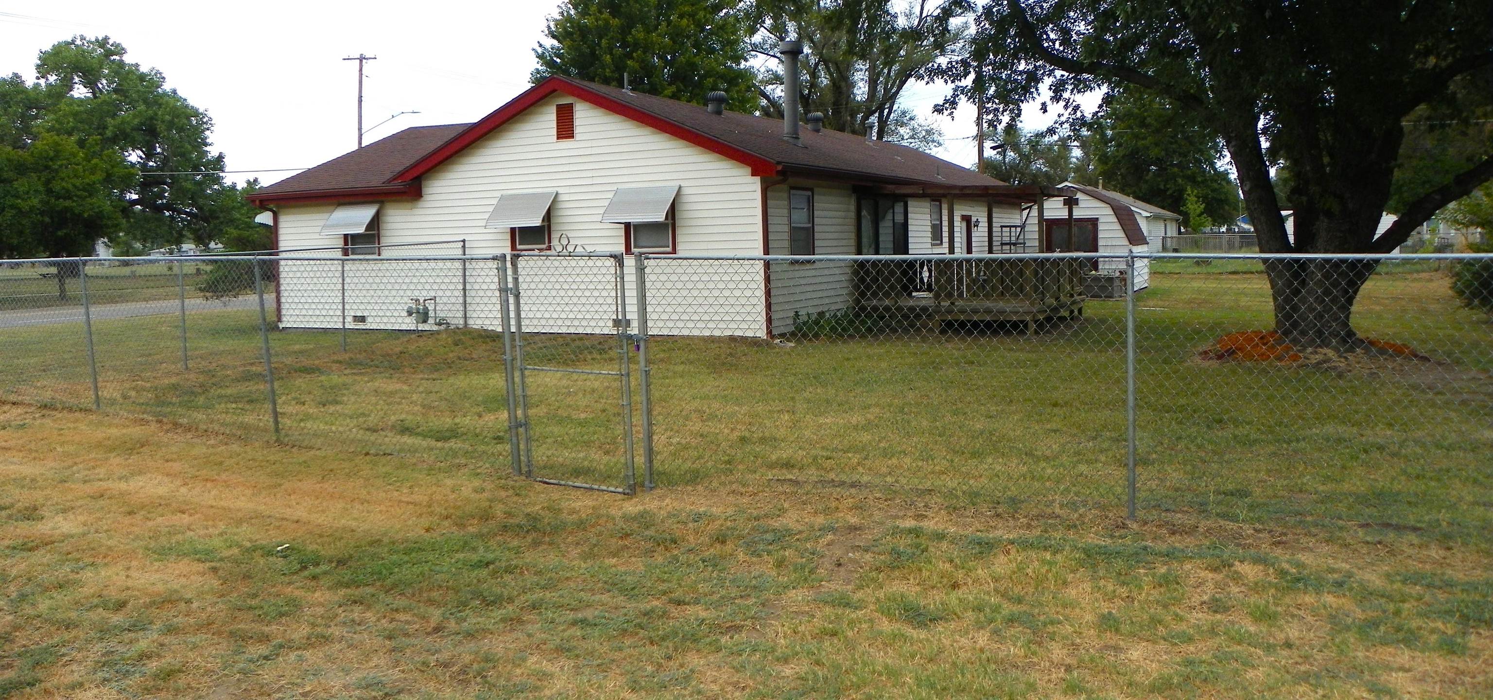 5320 S Seneca St. Property Photo 3