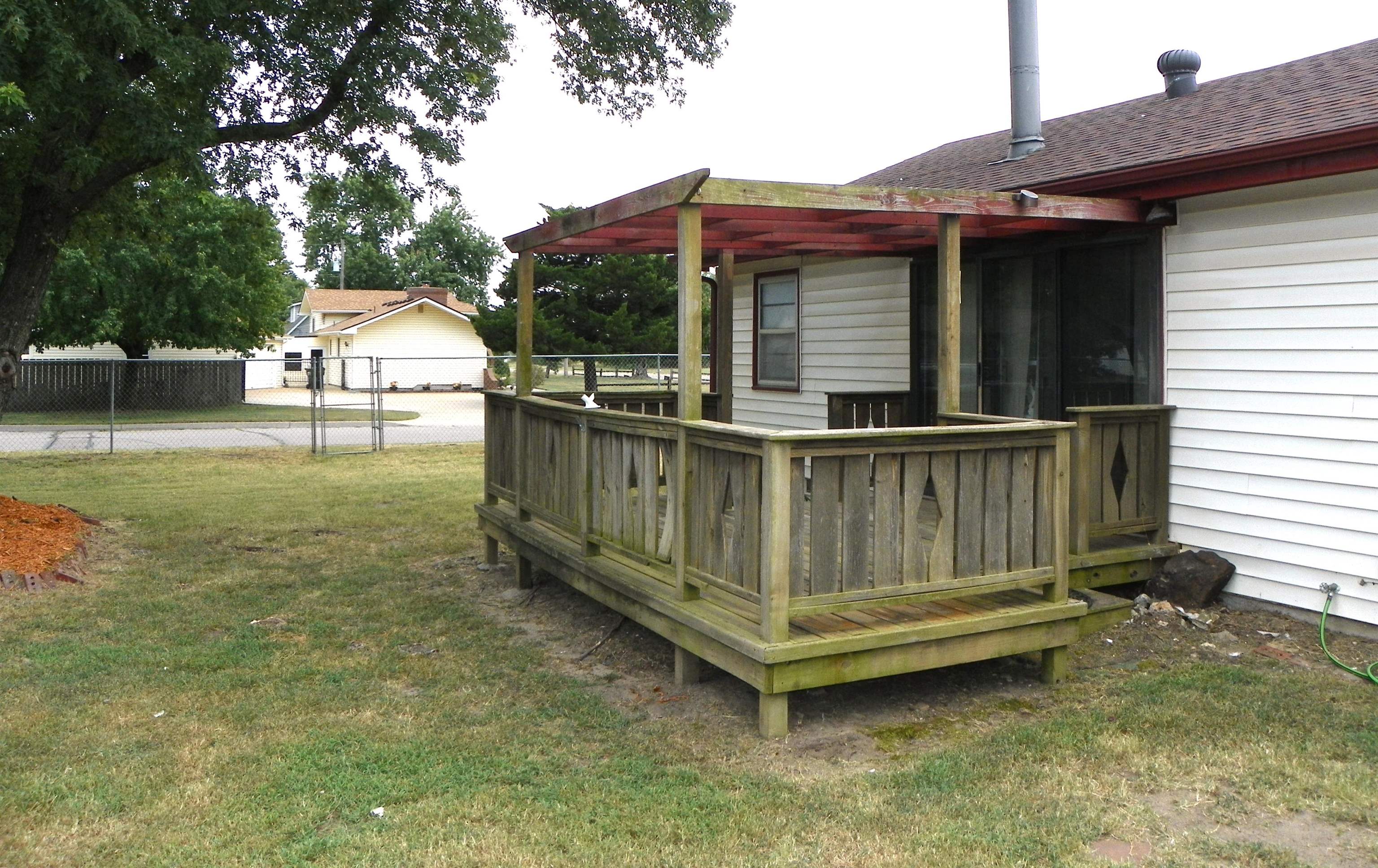 5320 S Seneca St. Property Photo 6