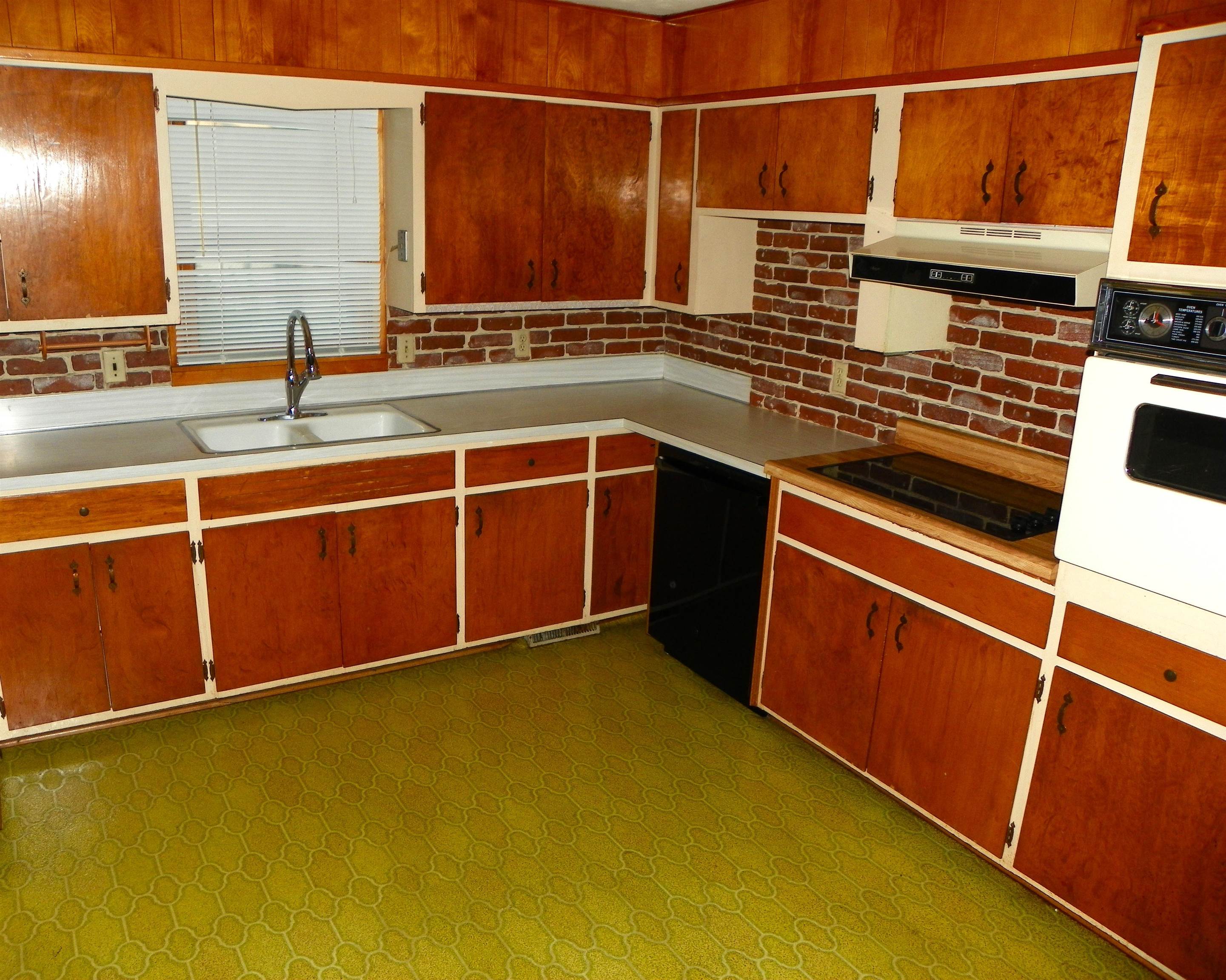 5320 S Seneca St. Property Photo 10
