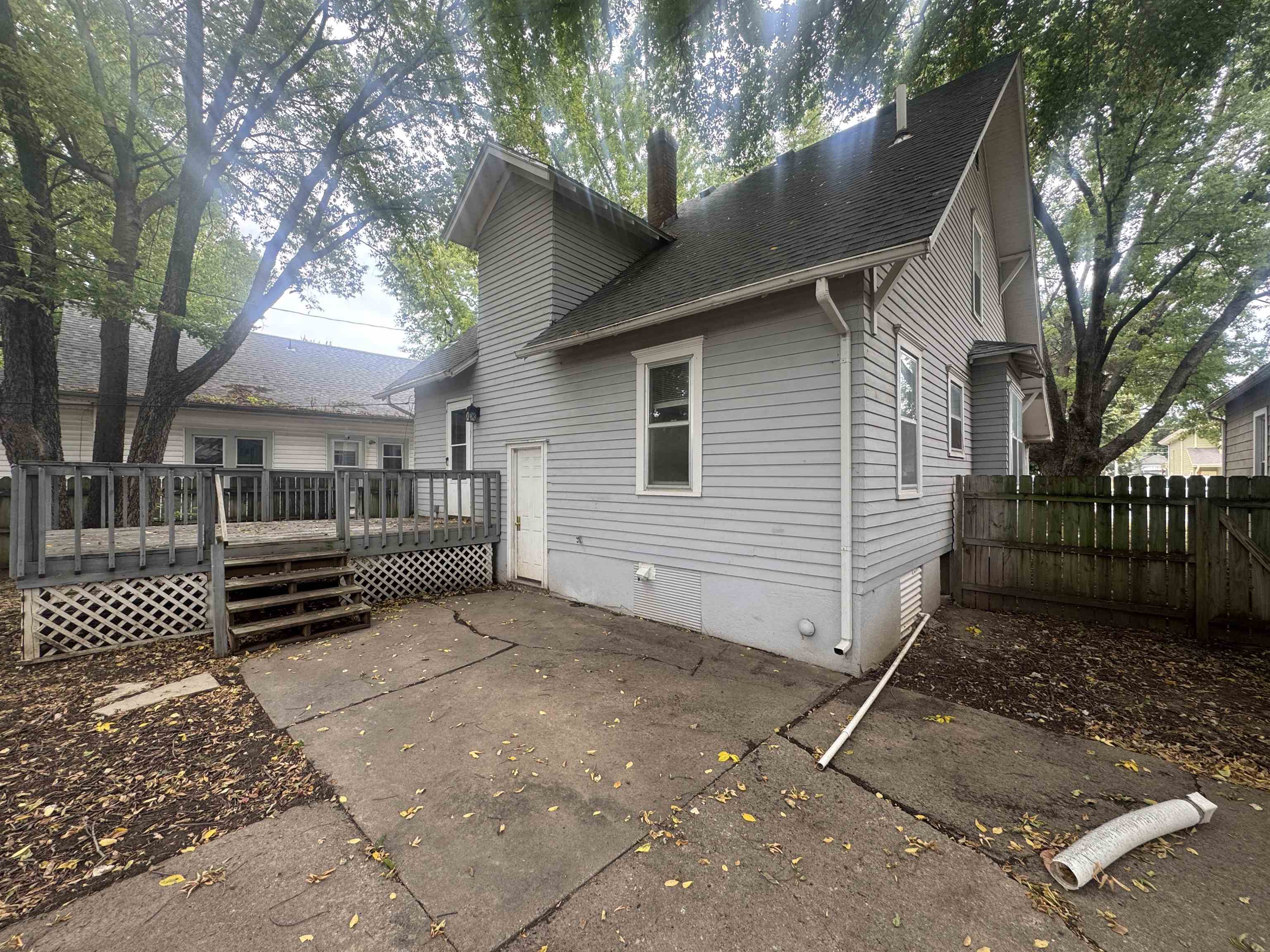 710 E 9th Property Photo 4