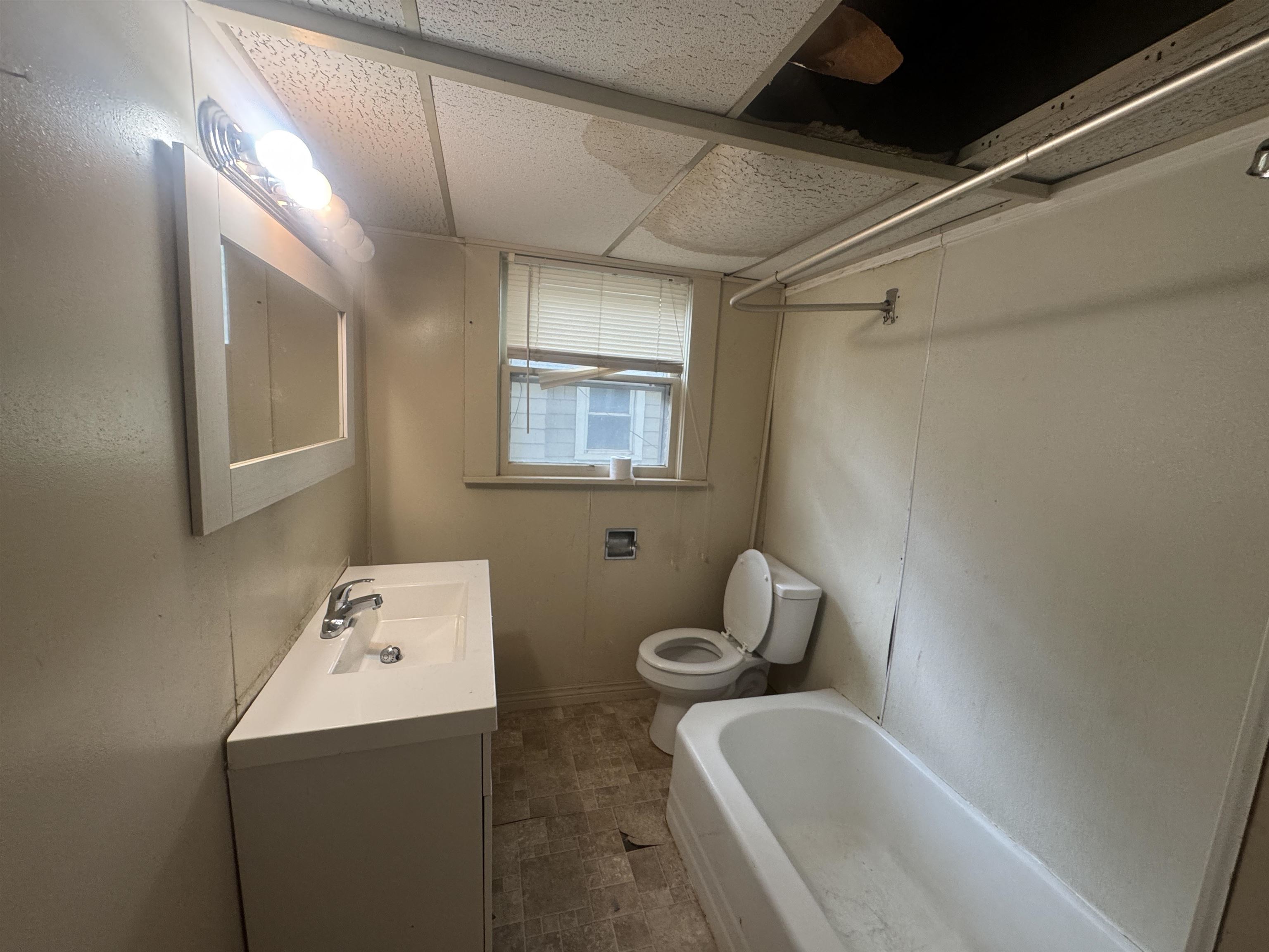 710 E 9th Property Photo 12