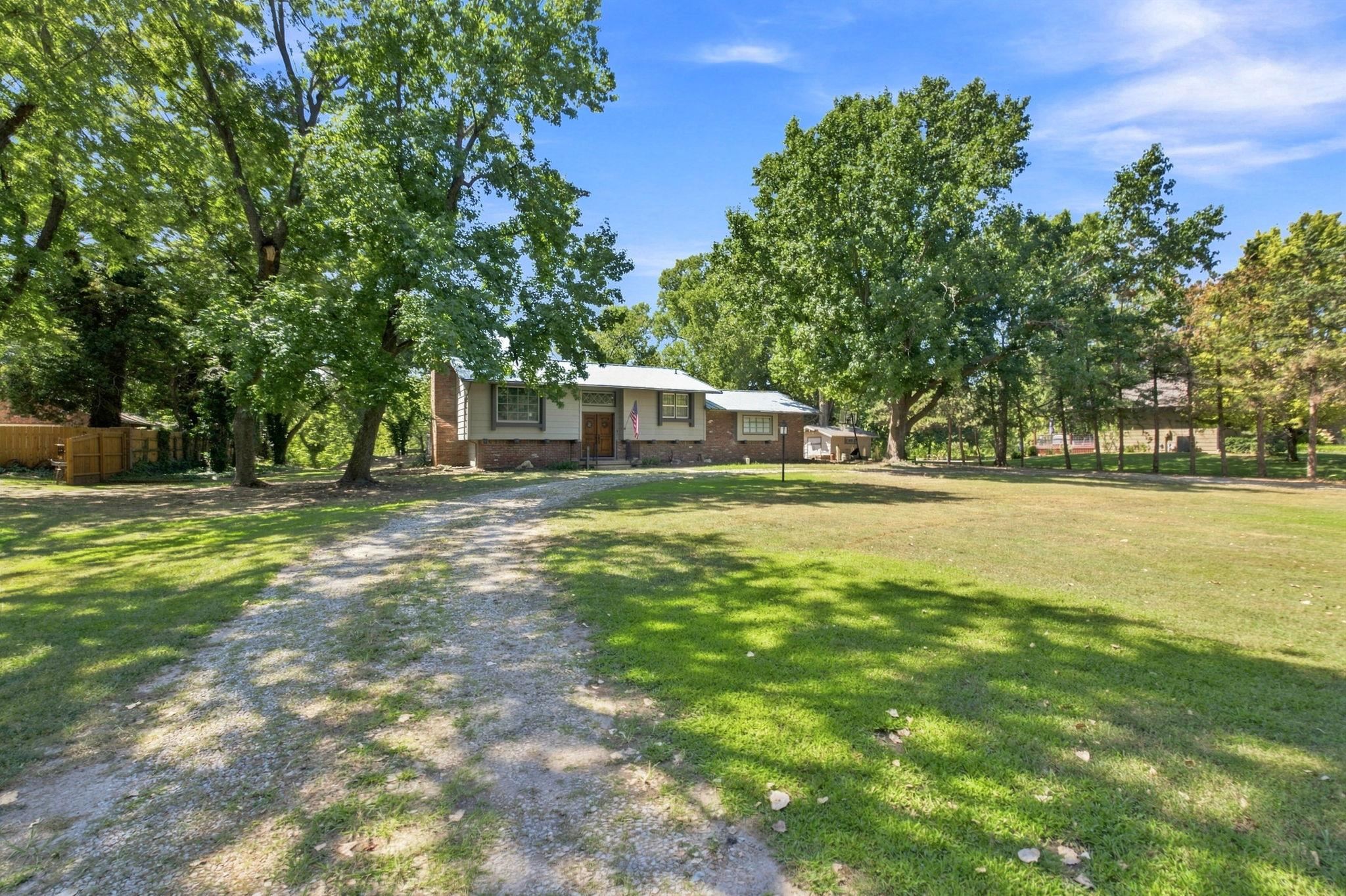 1231 S Sheridan Ave Property Photo 4