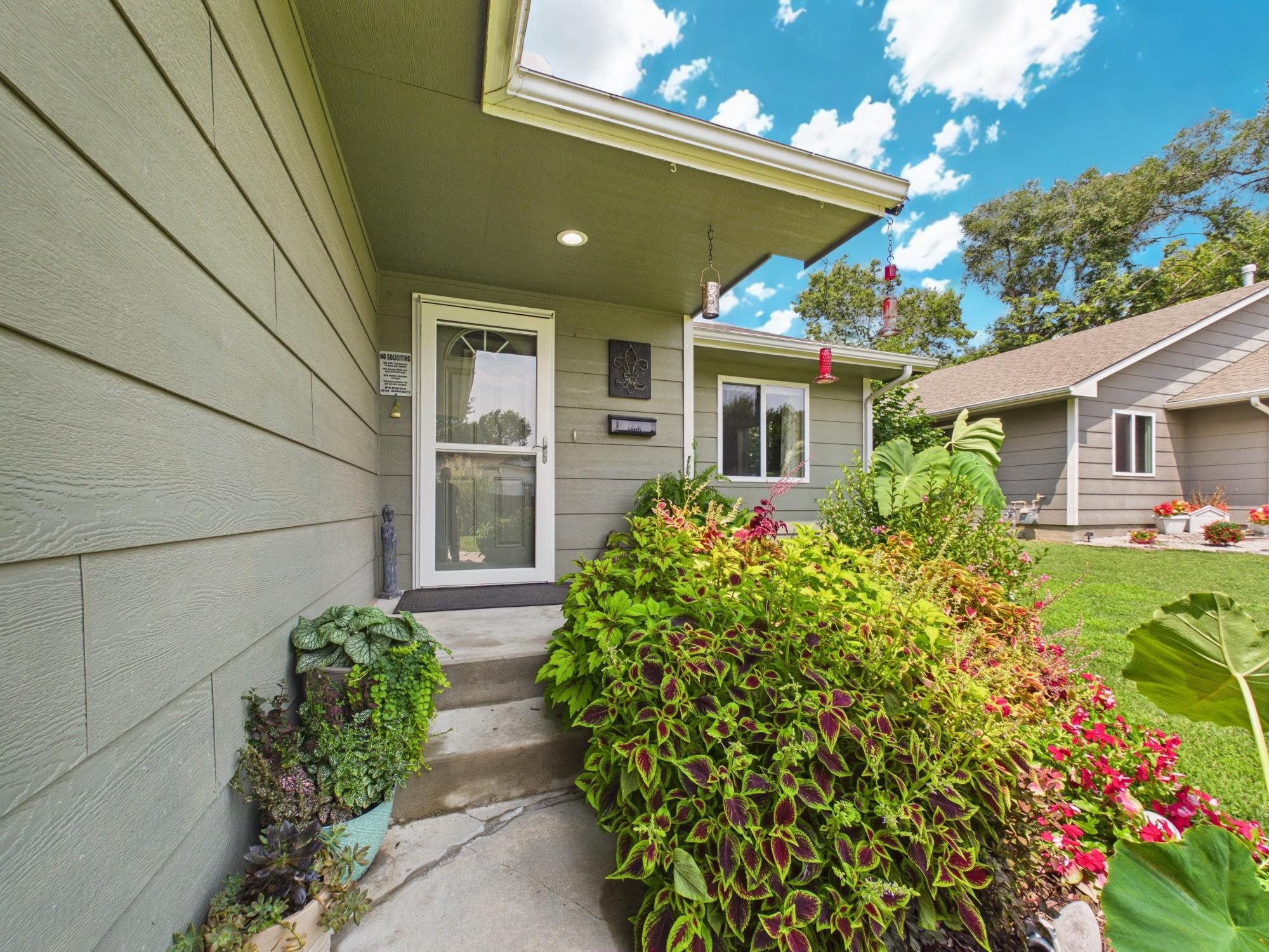 1105 N Ada St Property Photo 2