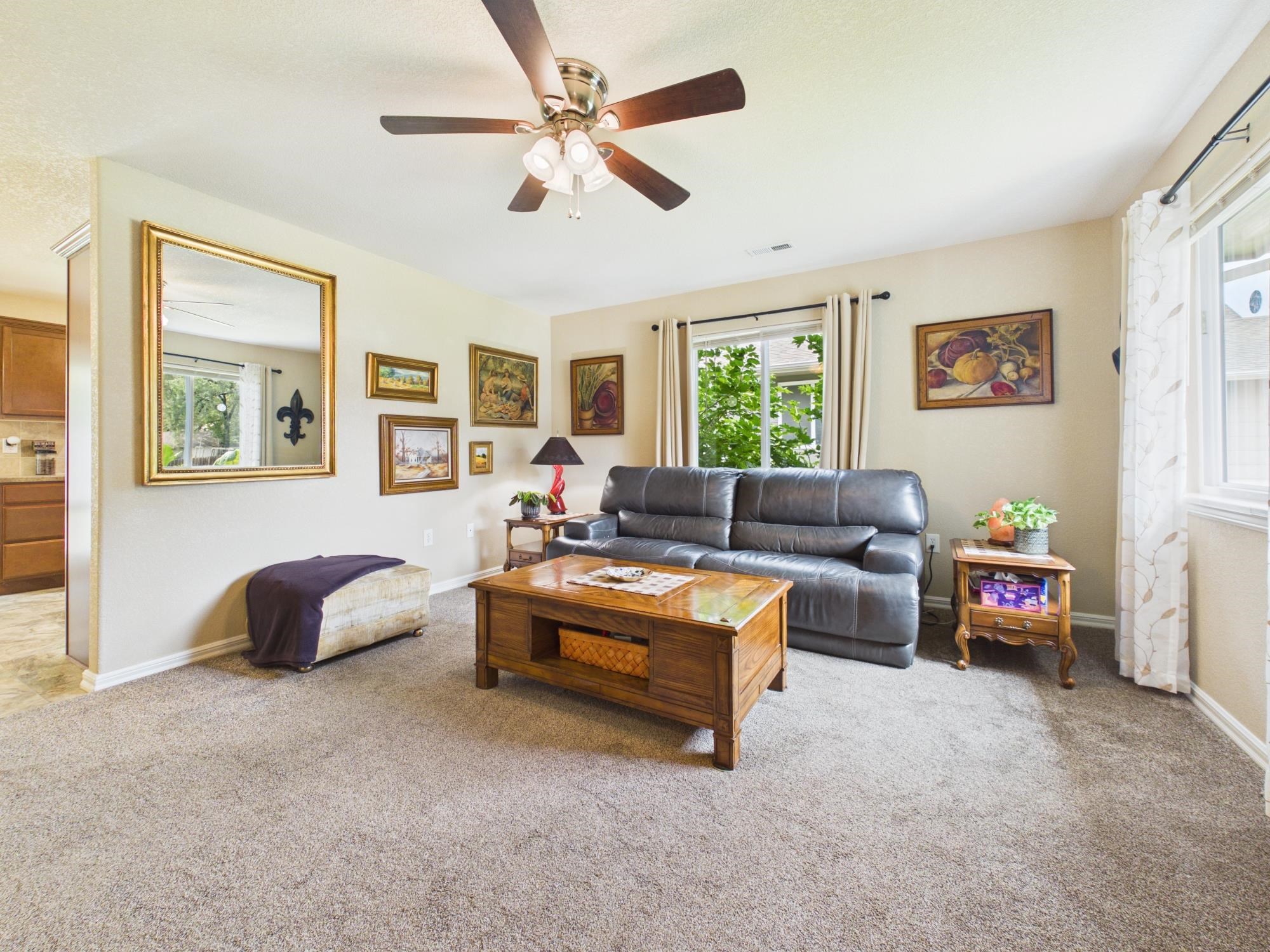 1105 N Ada St Property Photo 3