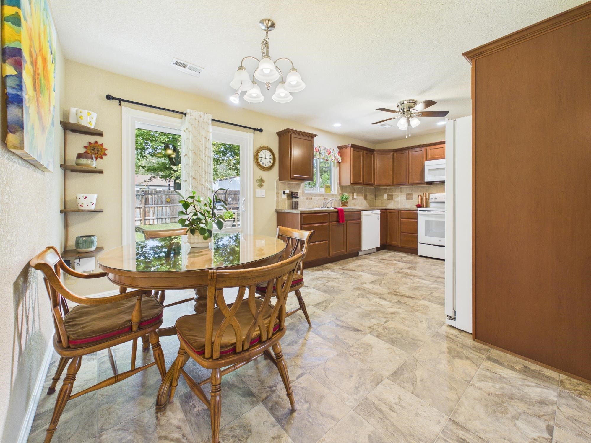 1105 N Ada St Property Photo 6