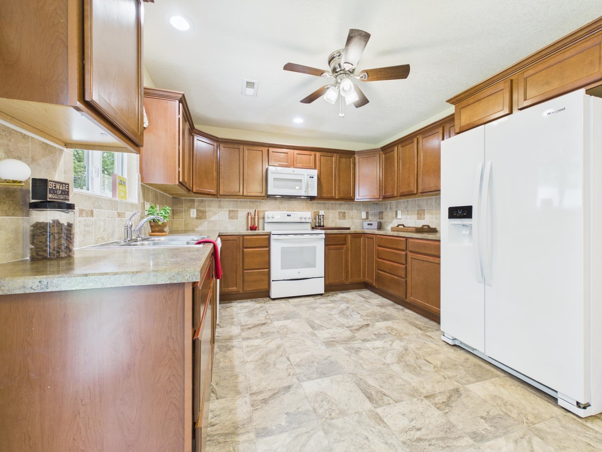 1105 N Ada St Property Photo 7