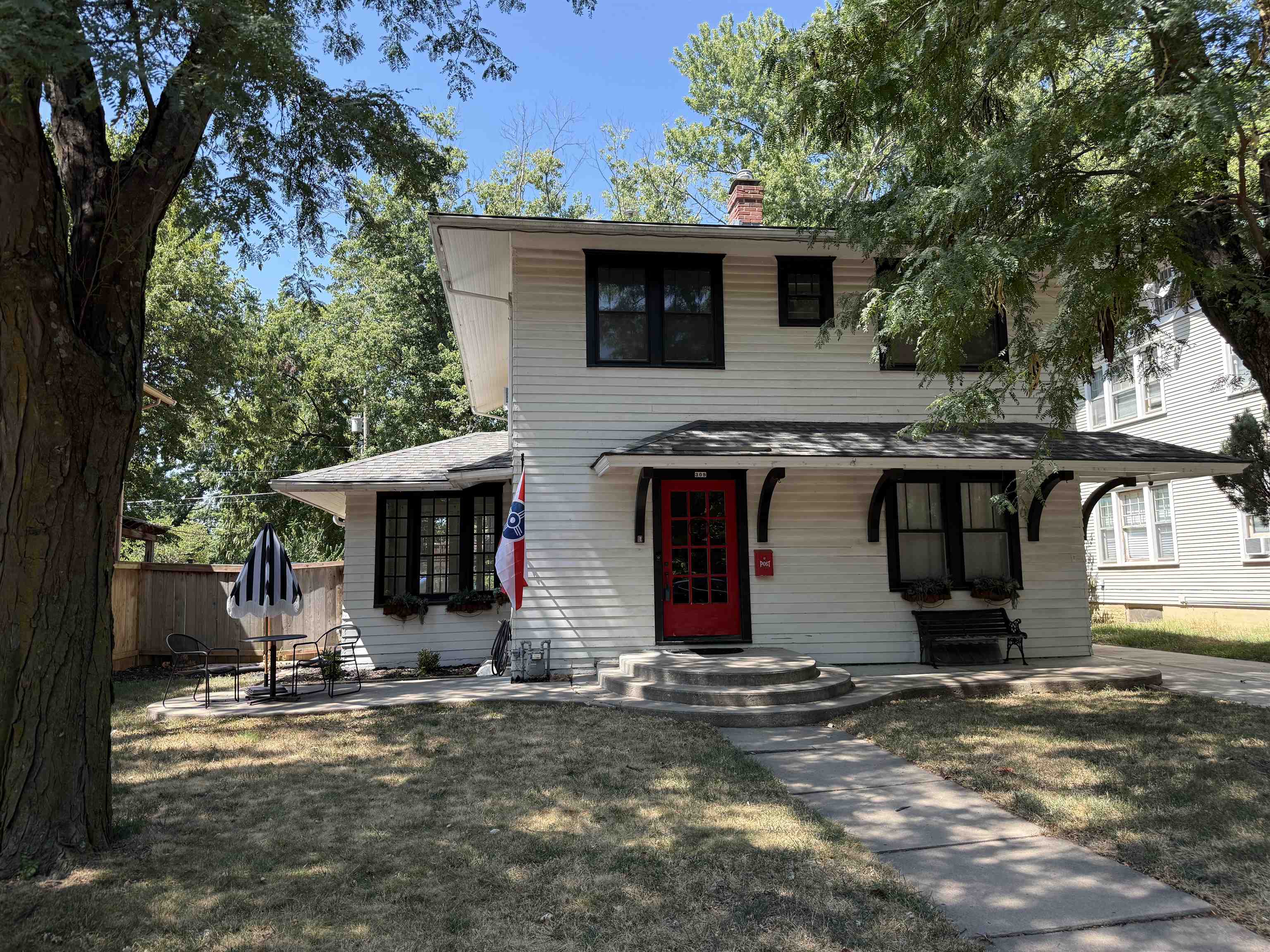 309 N Quentin St Property Photo 1