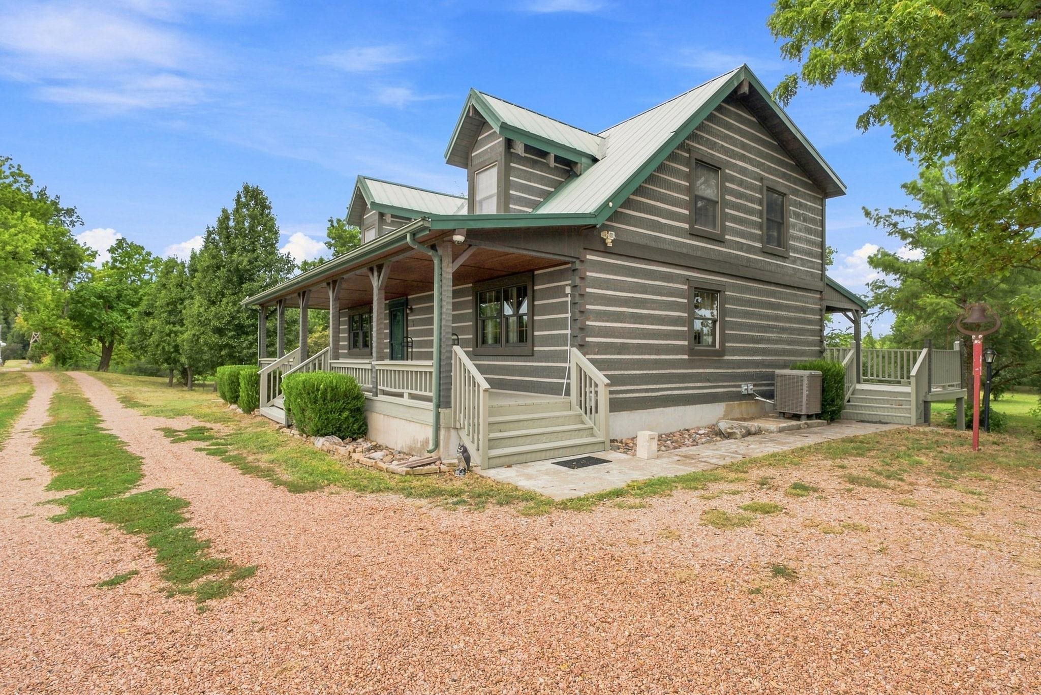 1482 N West Rd Property Photo 4